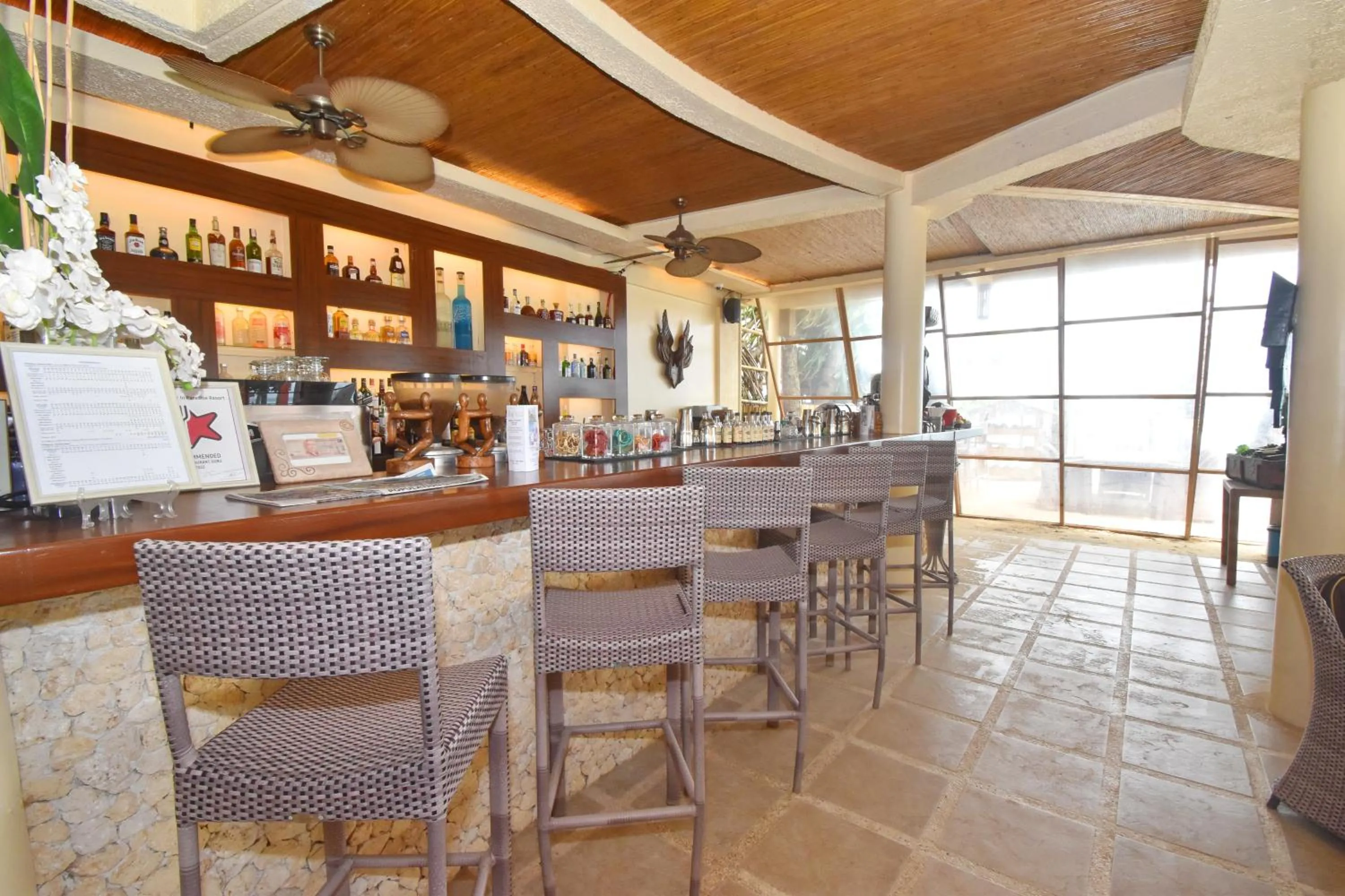 Lounge or bar in Ambassador In Paradise