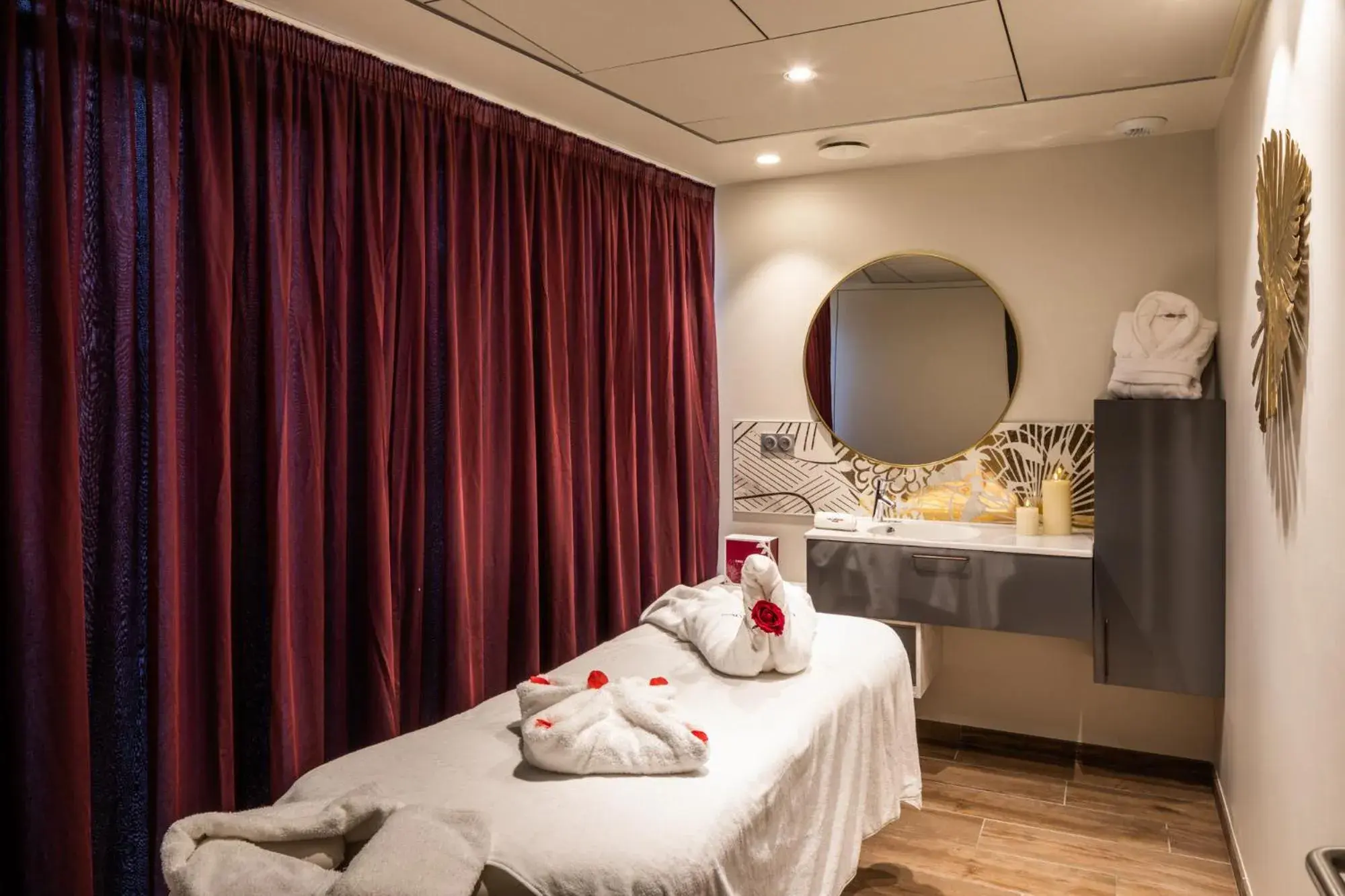 Massage, Bed in Edgar Hôtel & Spa - Table Gastronomique Massage, Bed in Edgar Hôtel & Spa - Table Gastronomique