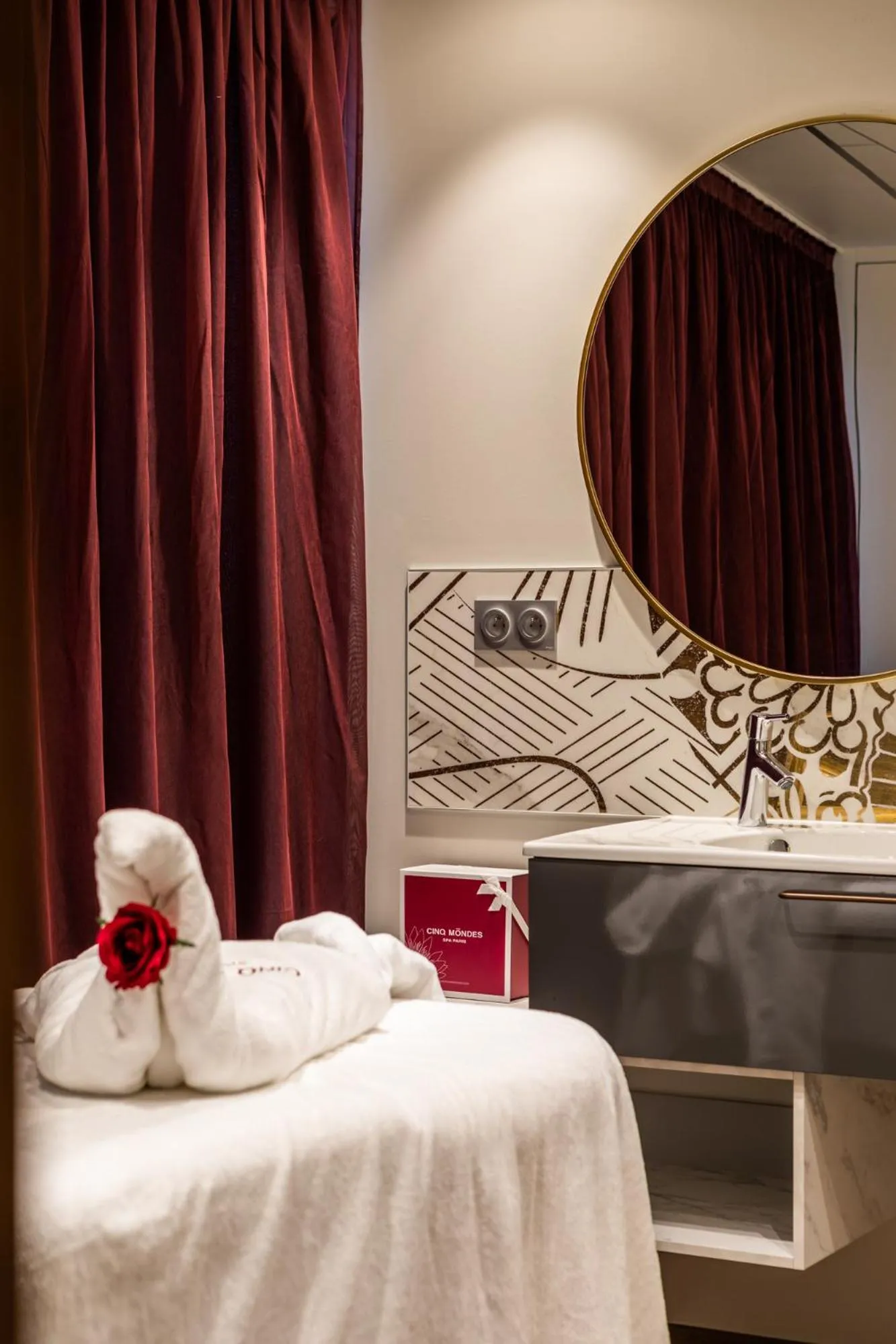 Massage, Bed in Edgar Hôtel & Spa - Table Gastronomique