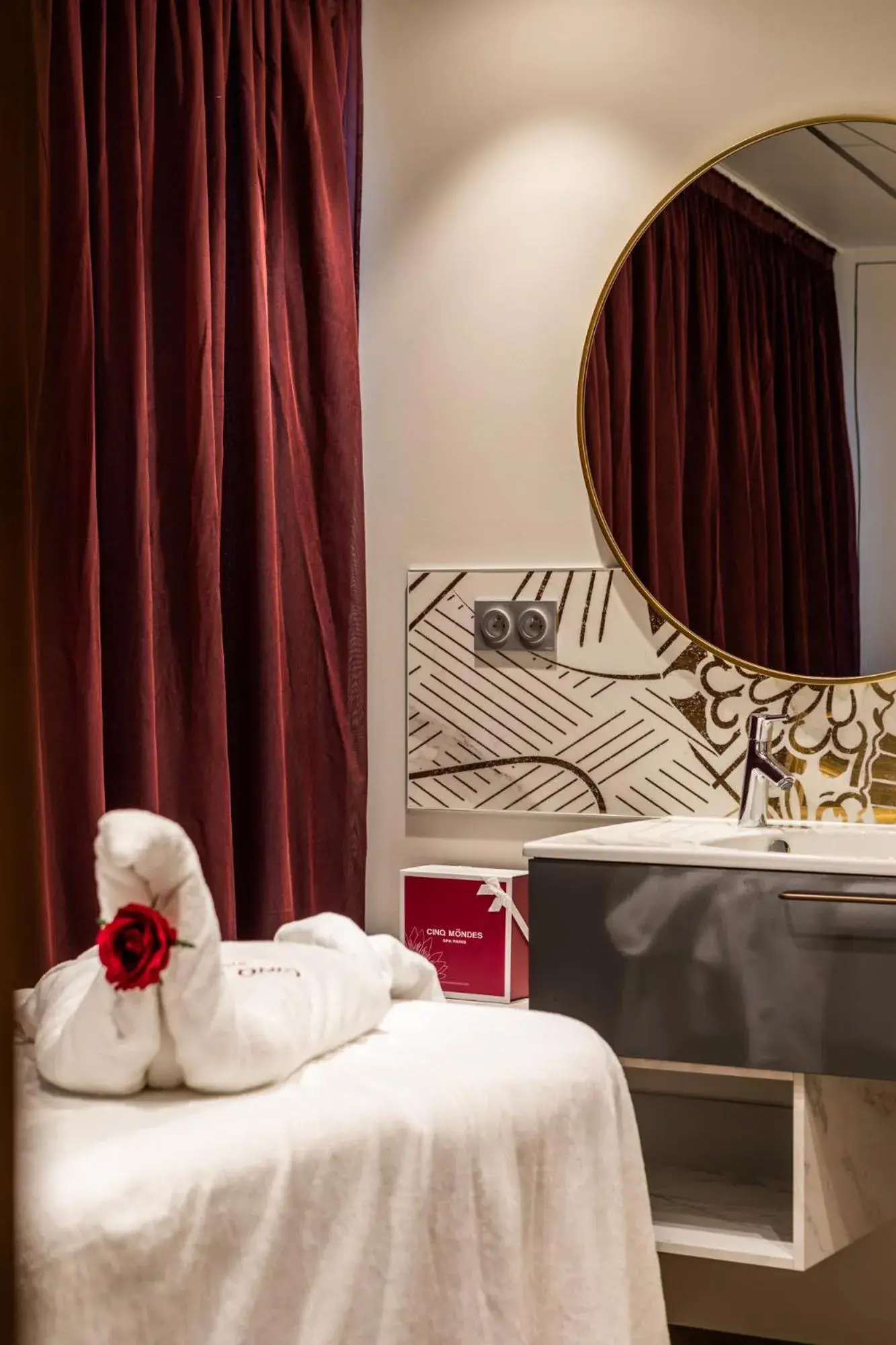 Massage, Bed in Edgar Hôtel & Spa - Table Gastronomique Massage, Bed in Edgar Hôtel & Spa - Table Gastronomique