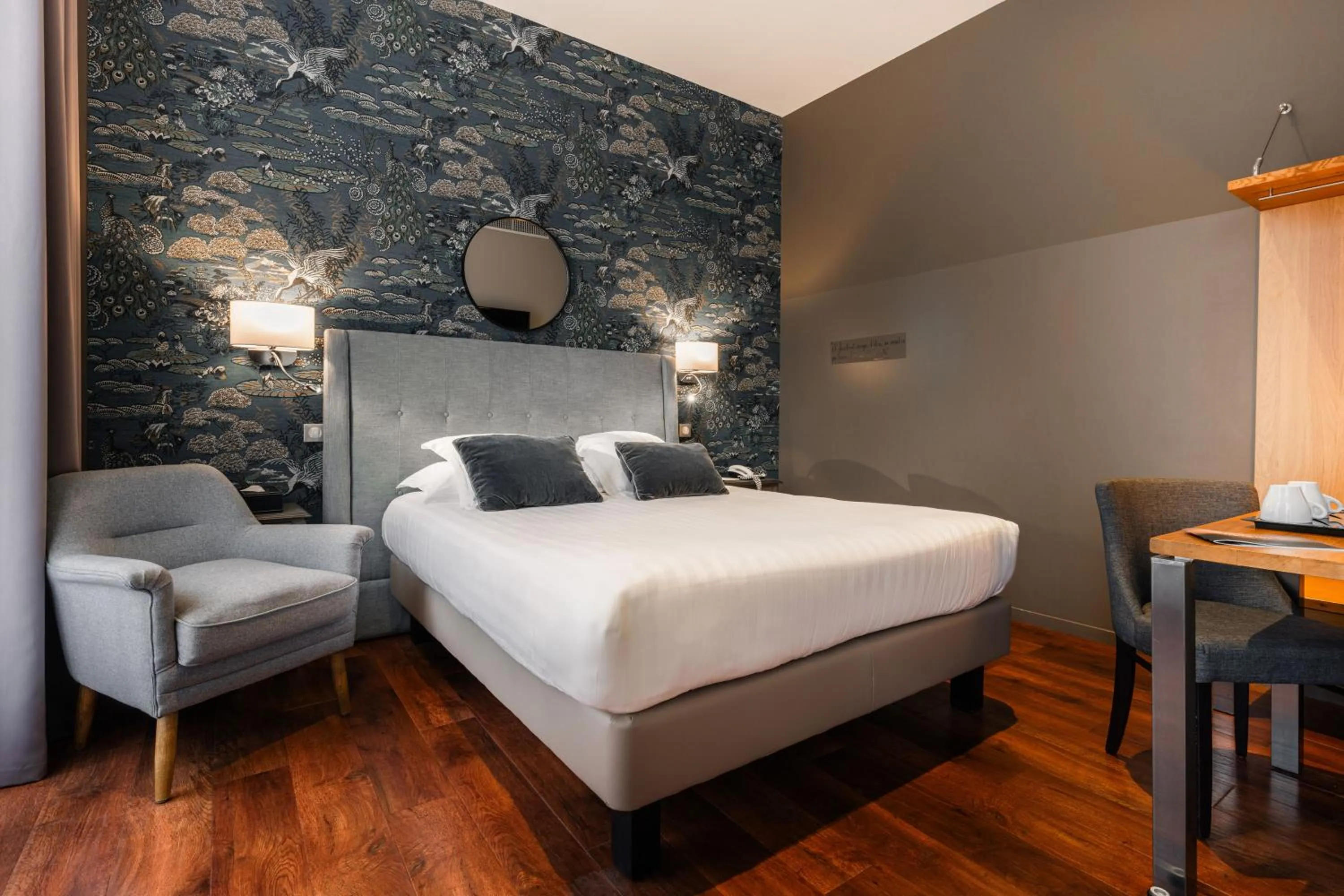 Photo of the whole room, Bed in Edgar Hôtel & Spa - Table Gastronomique