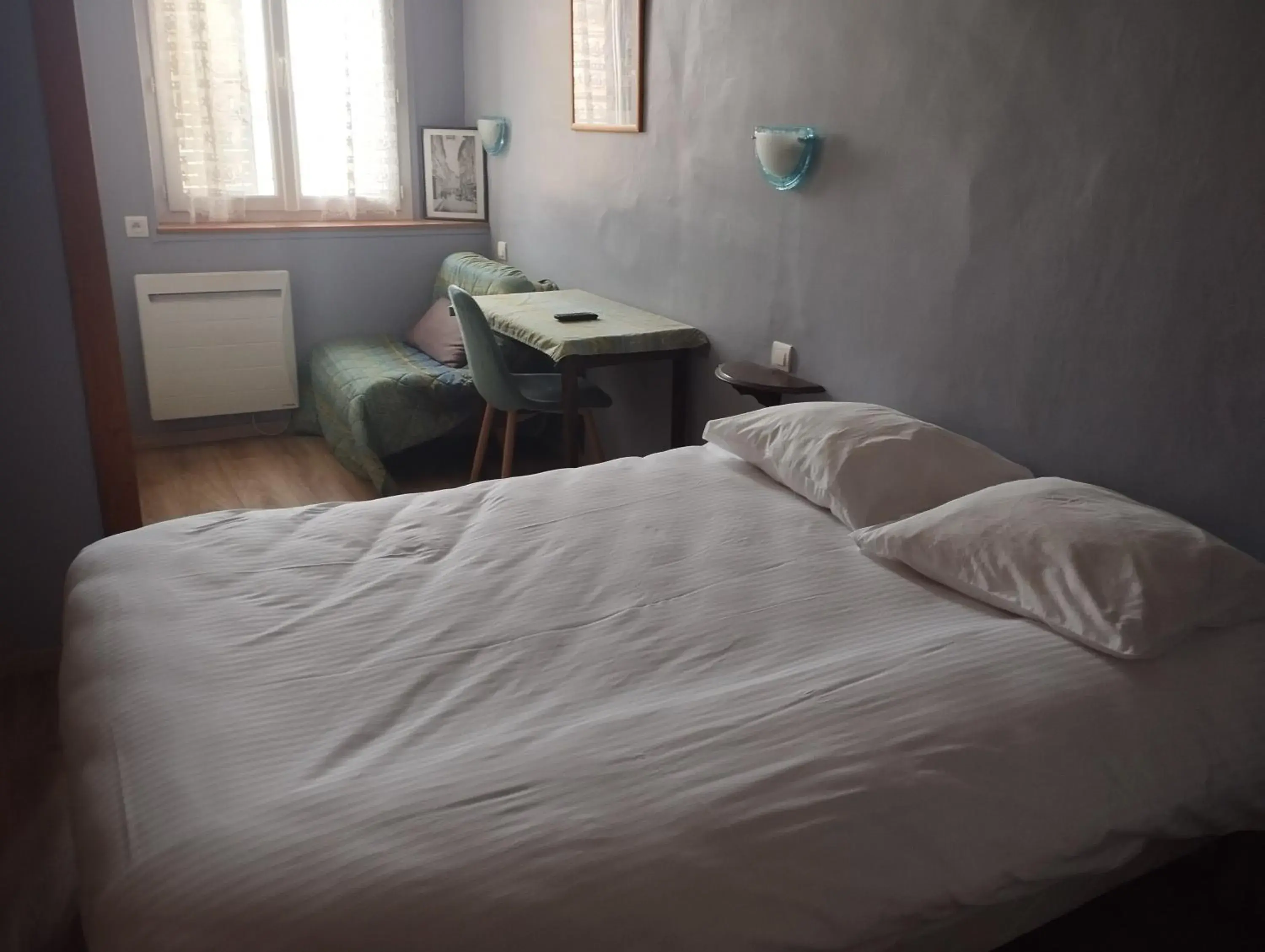 Bedroom, Bed in Hotel De Provence Bedroom, Bed in Hotel De Provence