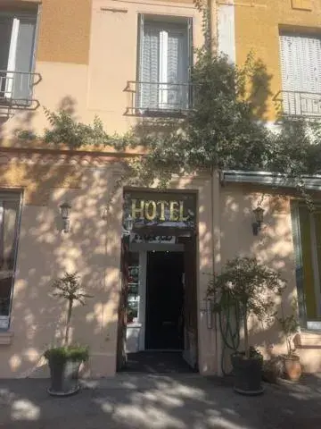 Facade/entrance in Hotel De Provence Facade/entrance in Hotel De Provence