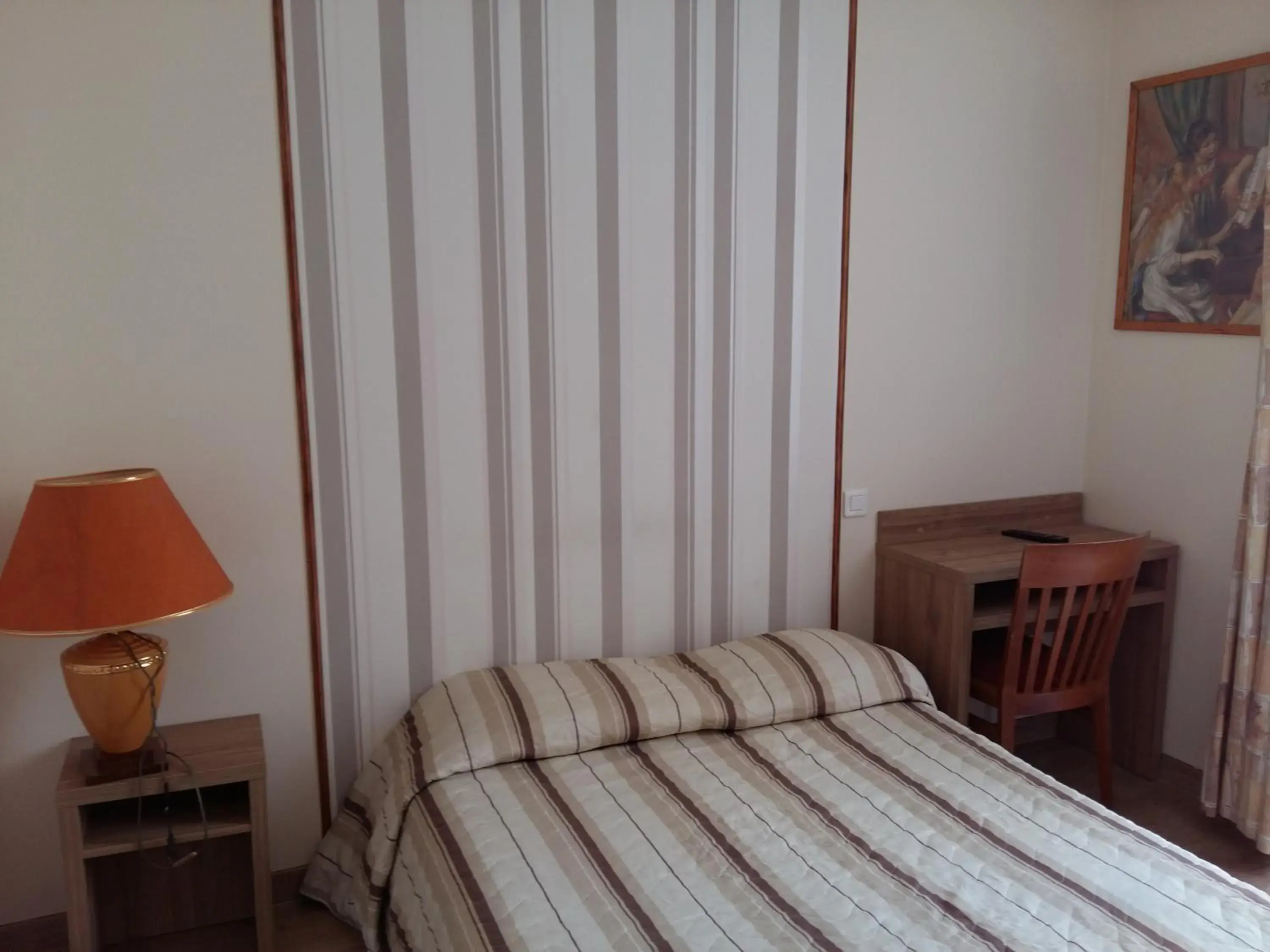 Bed in Hôtel Roi René Bed in Hôtel Roi René