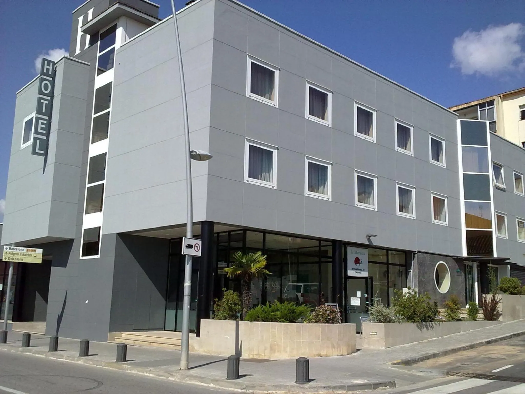 Facade/entrance in Hotel Montmeló