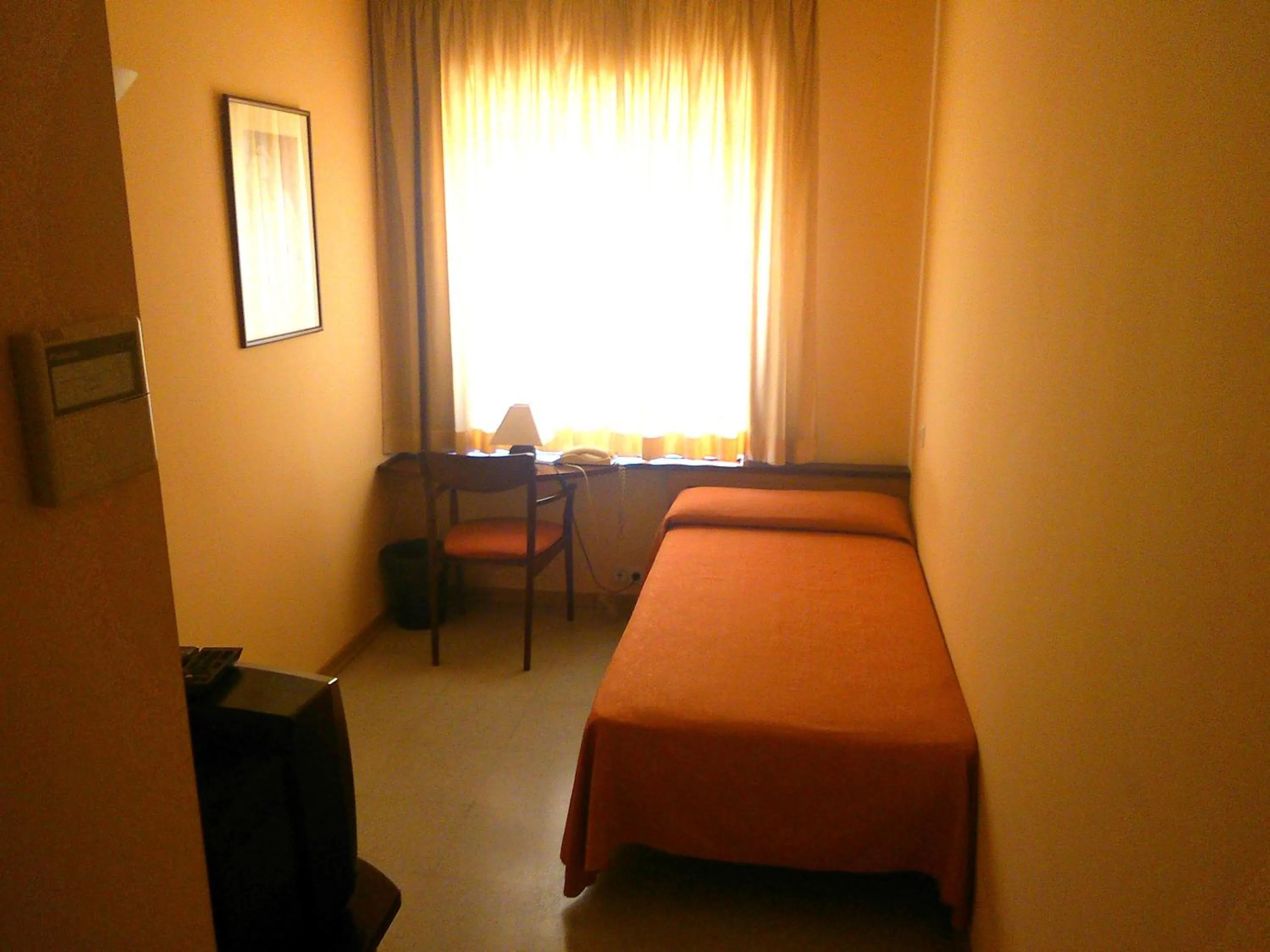 Bedroom, Bed in Hotel Montmeló