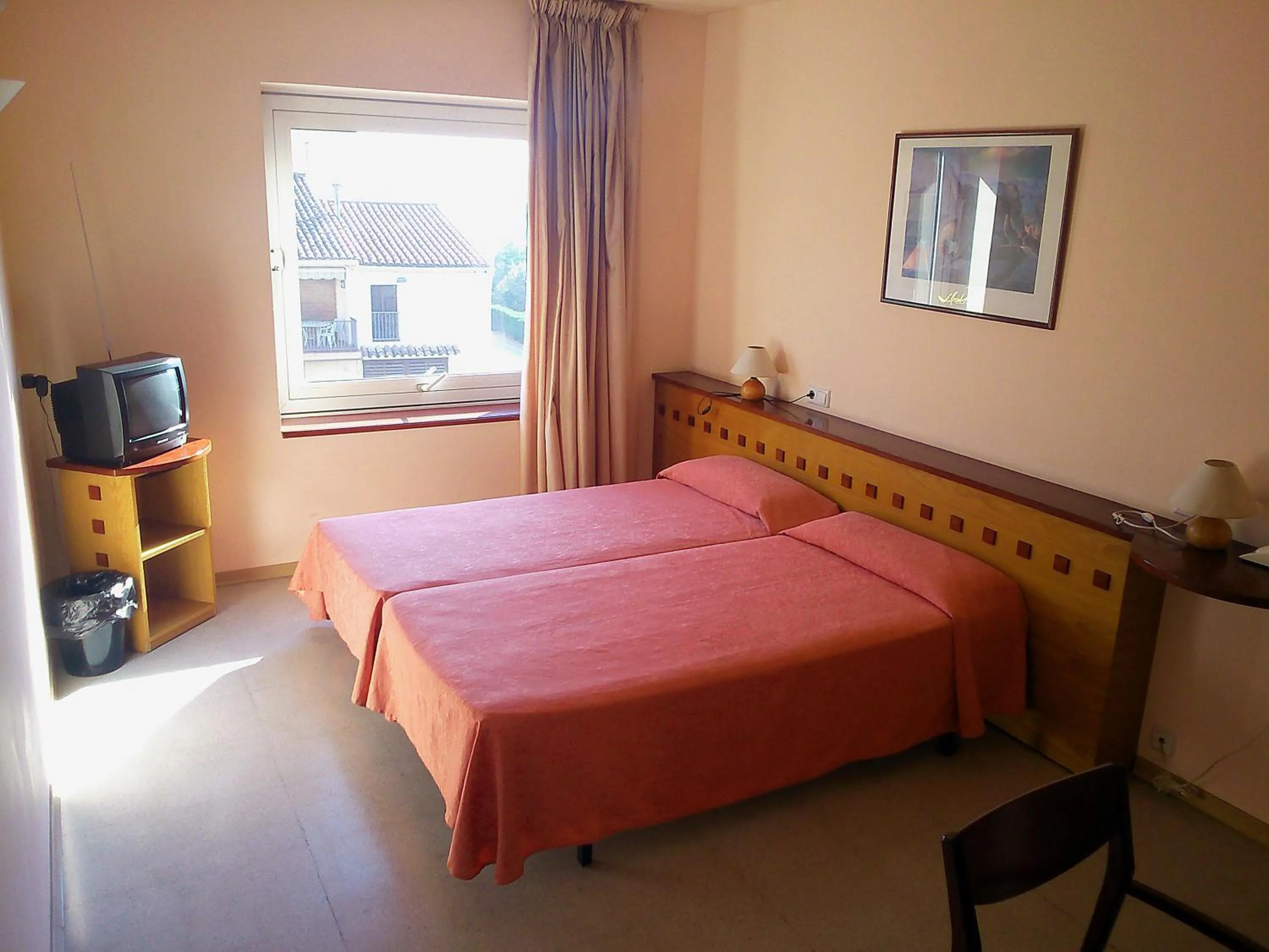 Bedroom, Bed in Hotel Montmeló