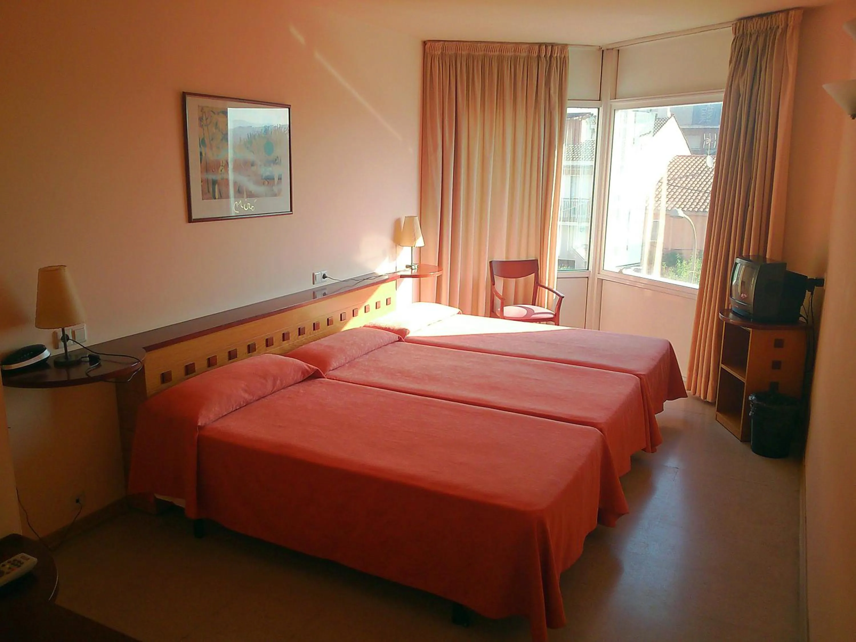 Bedroom, Bed in Hotel Montmeló