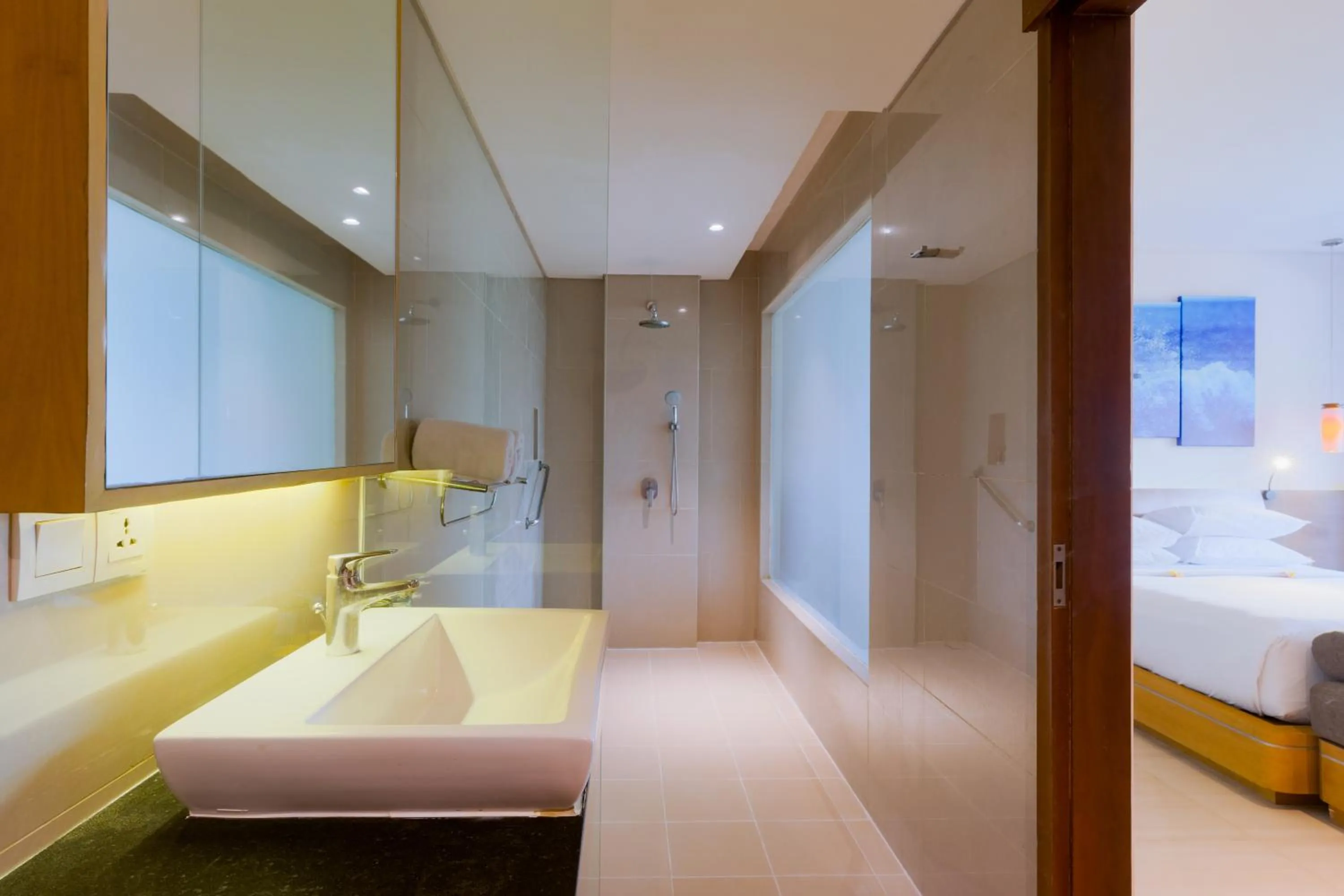 Bathroom, Bed in Kuta Beach Club Hotel