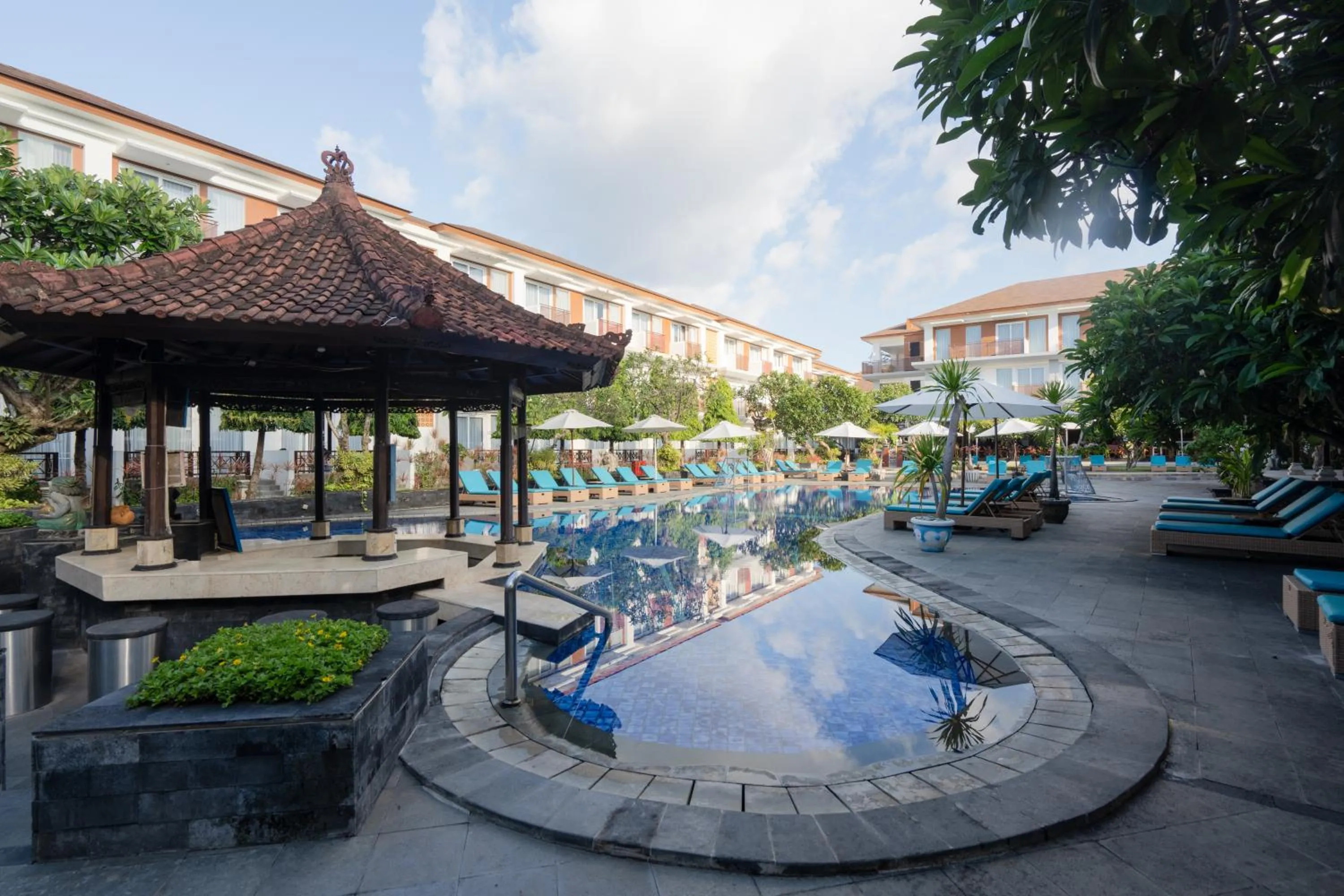 Swimming pool in Kuta Beach Club Hotel