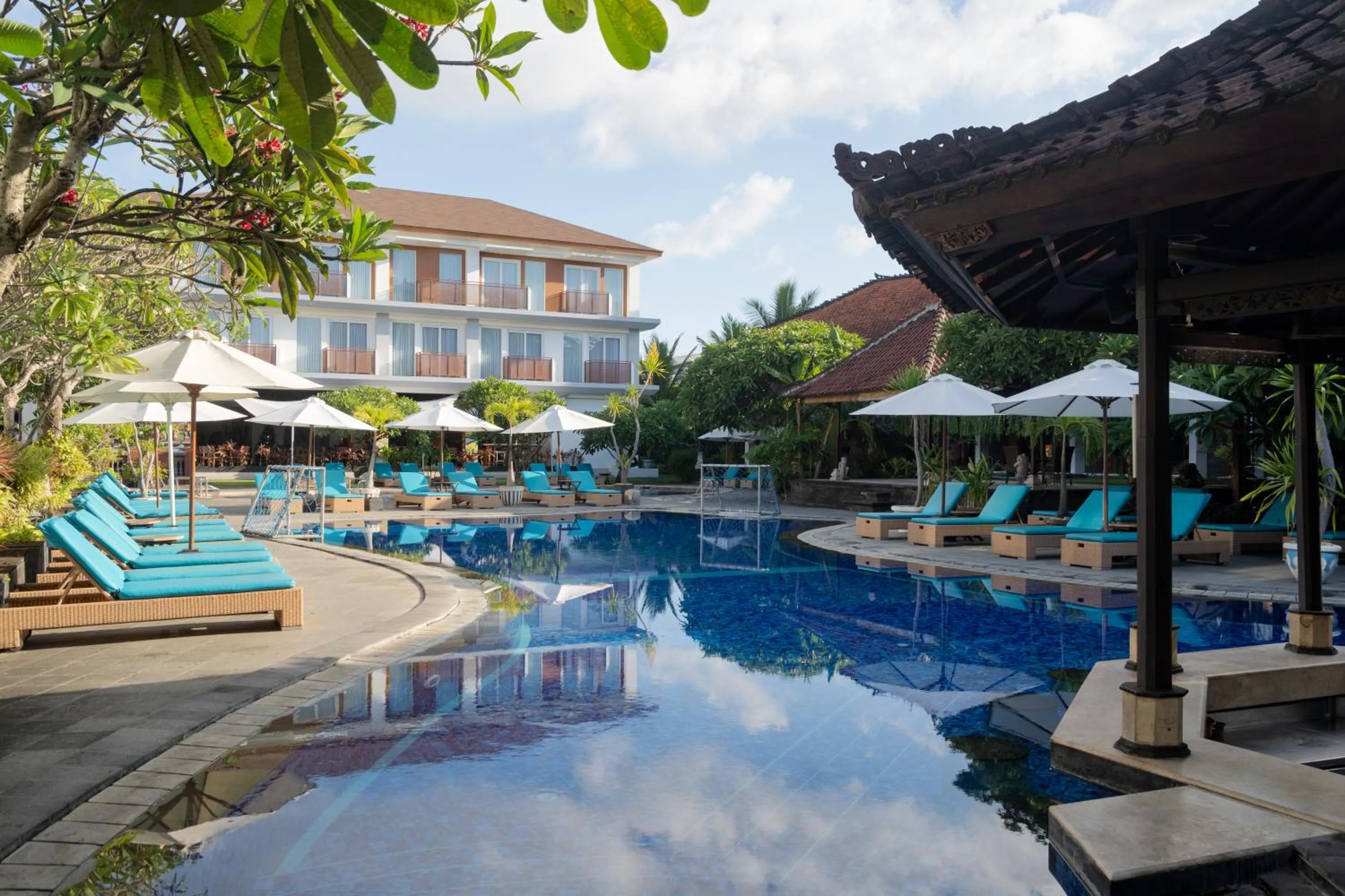 Pool view in Kuta Beach Club Hotel