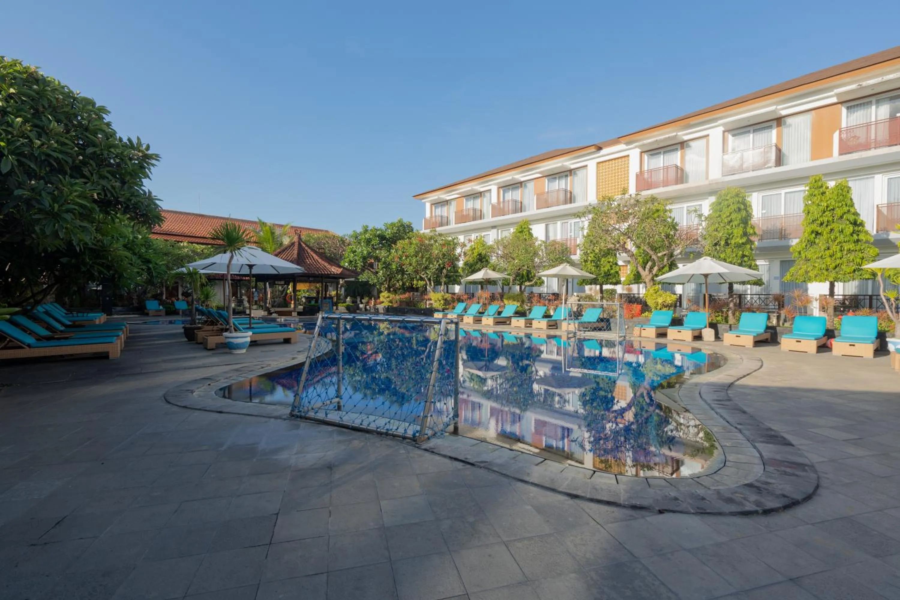 Swimming pool in Kuta Beach Club Hotel