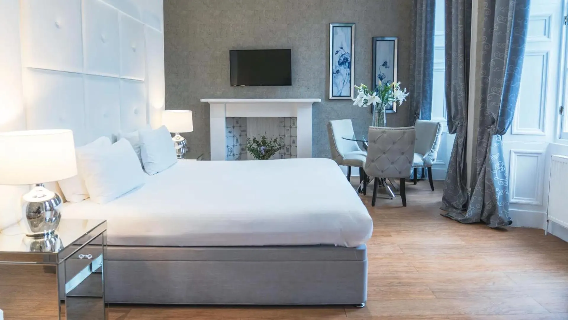 Bed in Hanover 71 Suites