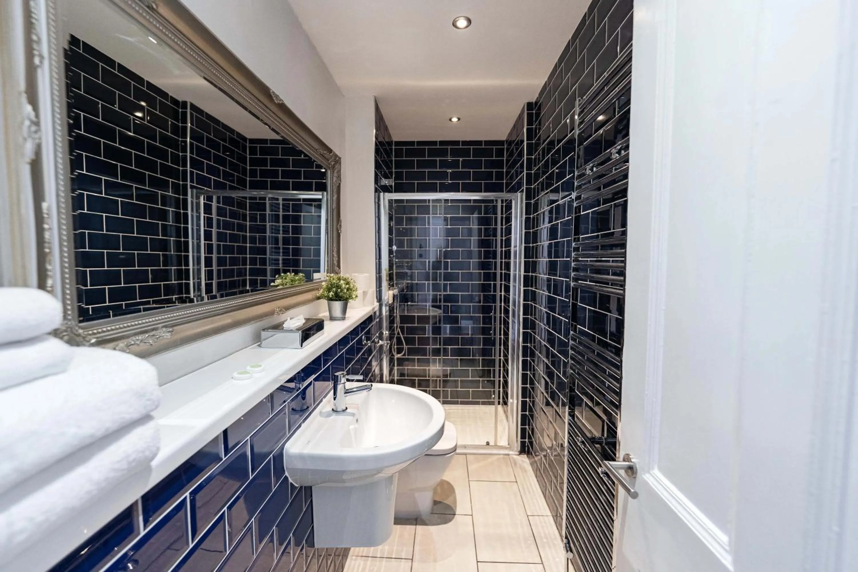 Shower in Hanover 71 Suites