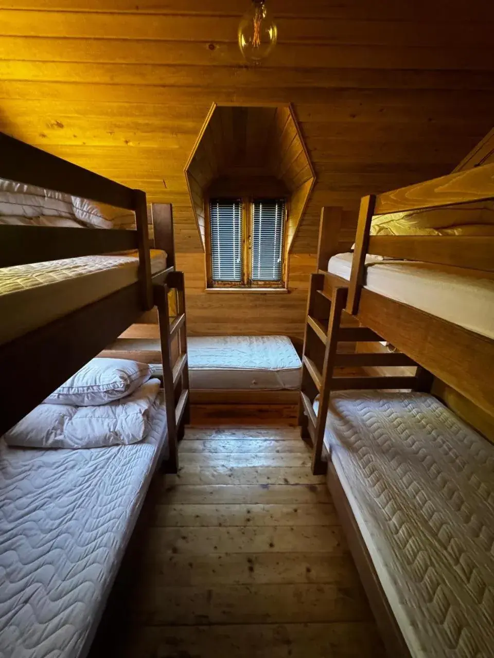 Economy Quadruple Room with Shared Bathroom in Fifth Season Economy Quadruple Room with Shared Bathroom in Fifth Season