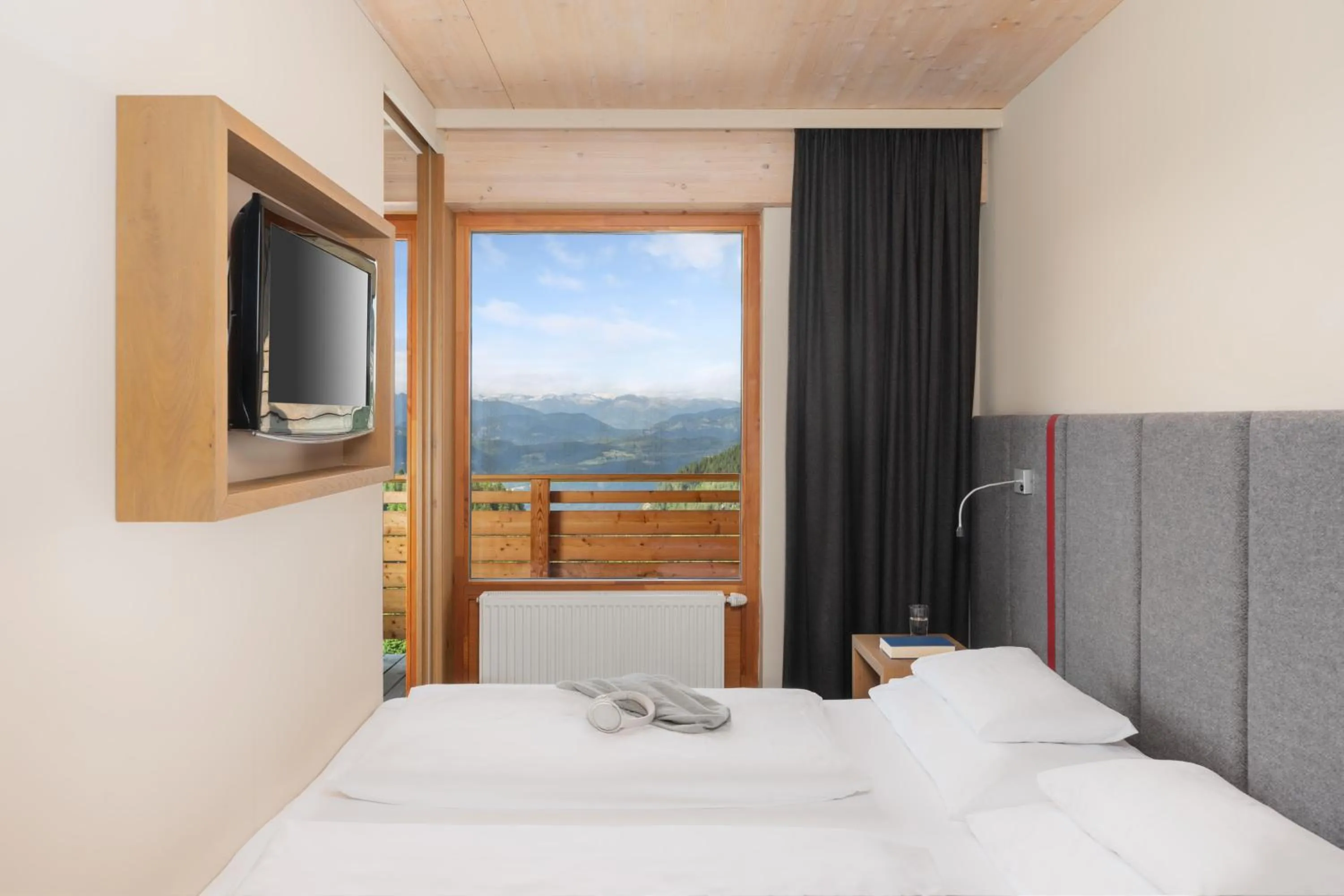 Bedroom, Bed in Falkensteiner Family Hotel Sonnenalpe