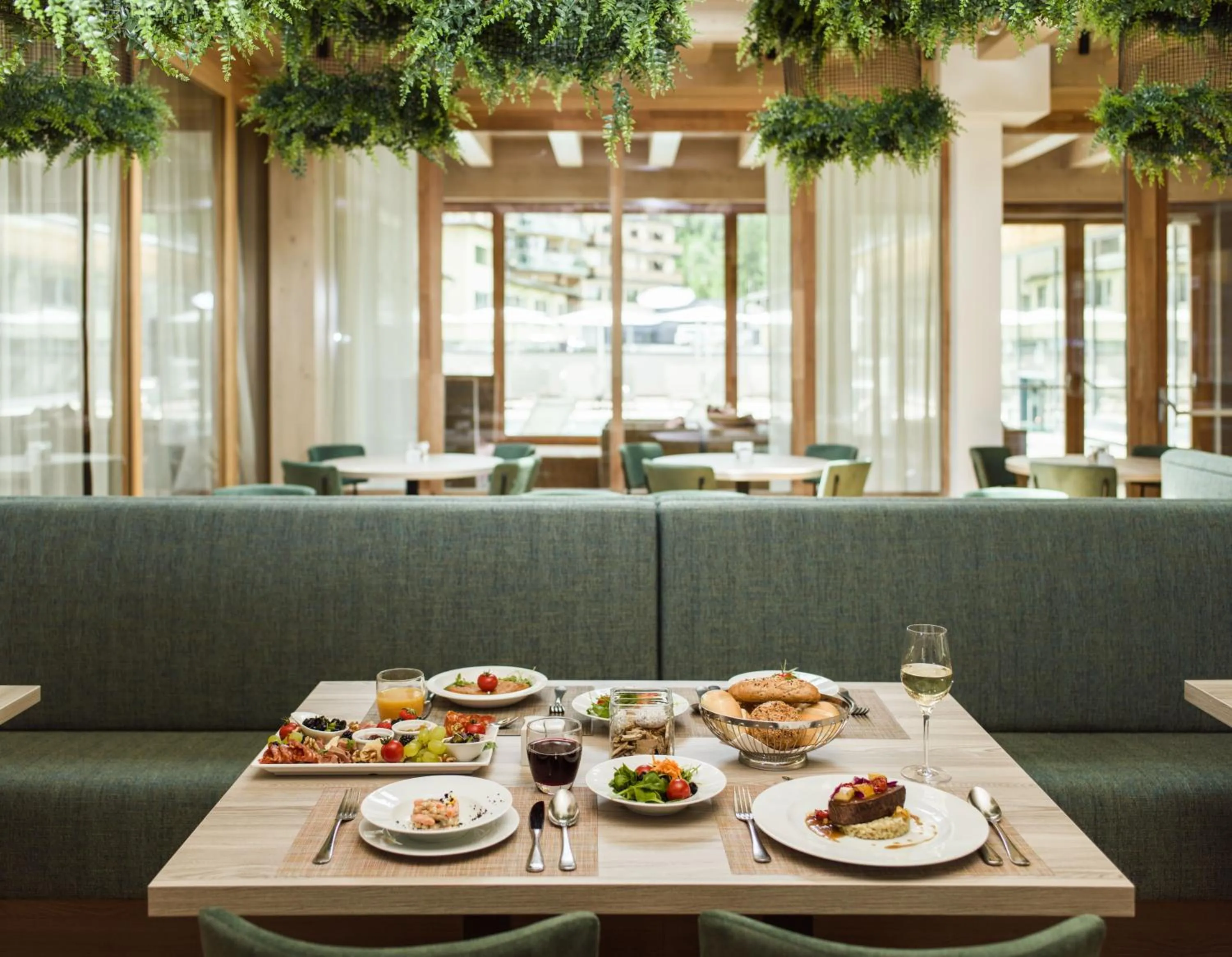 Restaurant/places to eat in Falkensteiner Family Hotel Sonnenalpe