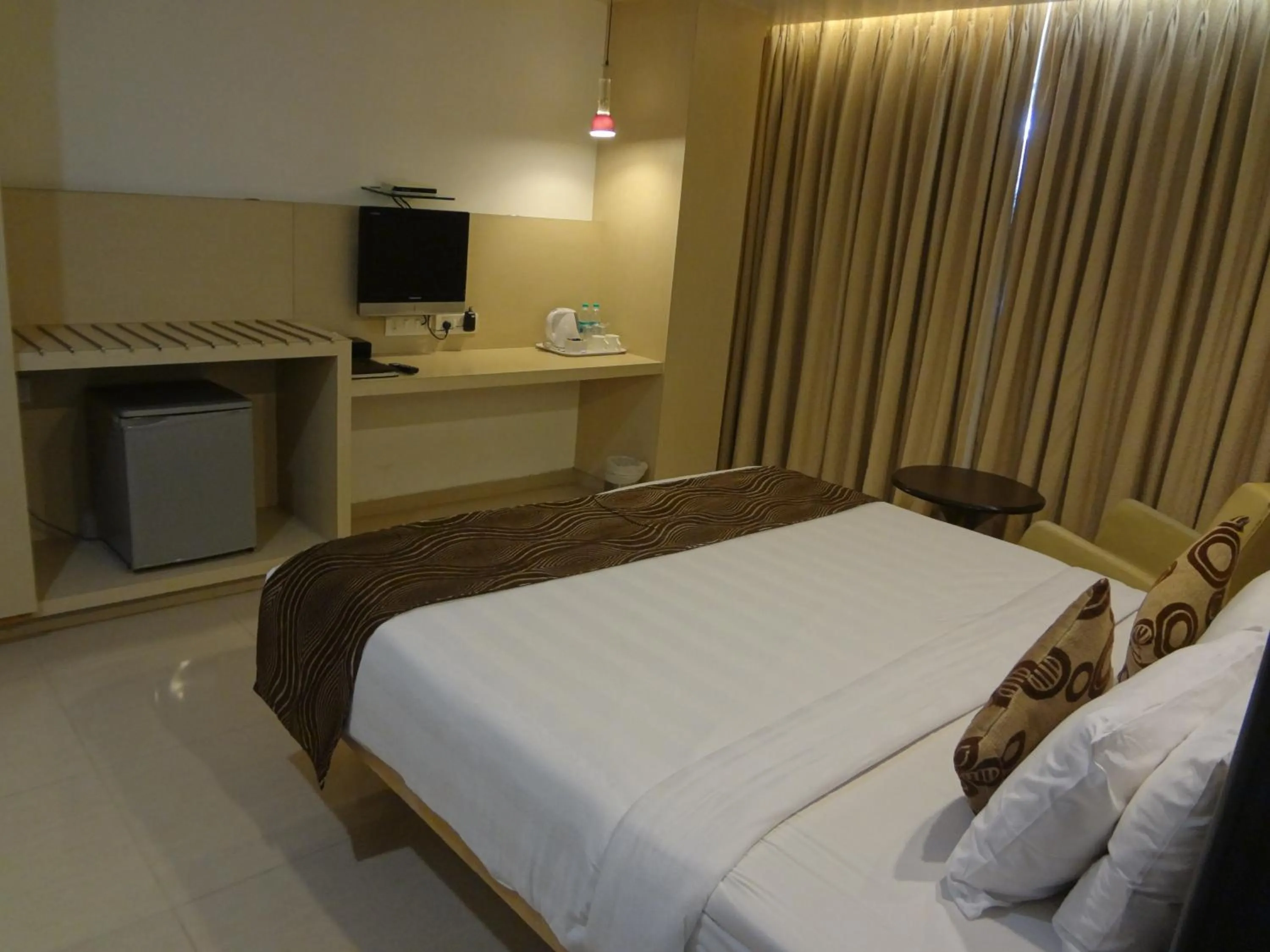 Photo of the whole room, Bed in The Oriental Residency