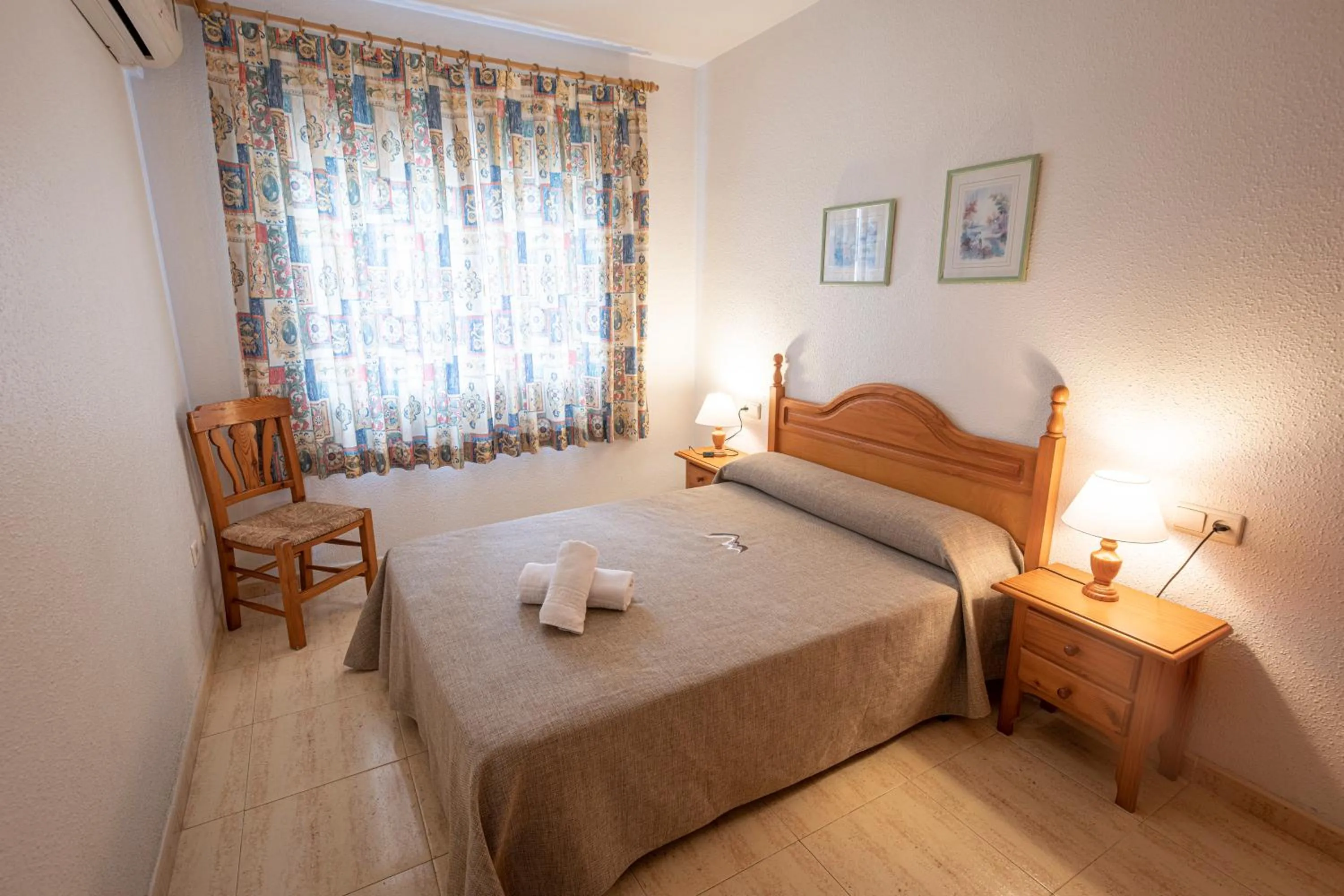 Bedroom, Bed in Destinos De Sol Los Alcazares - Montepío Minería