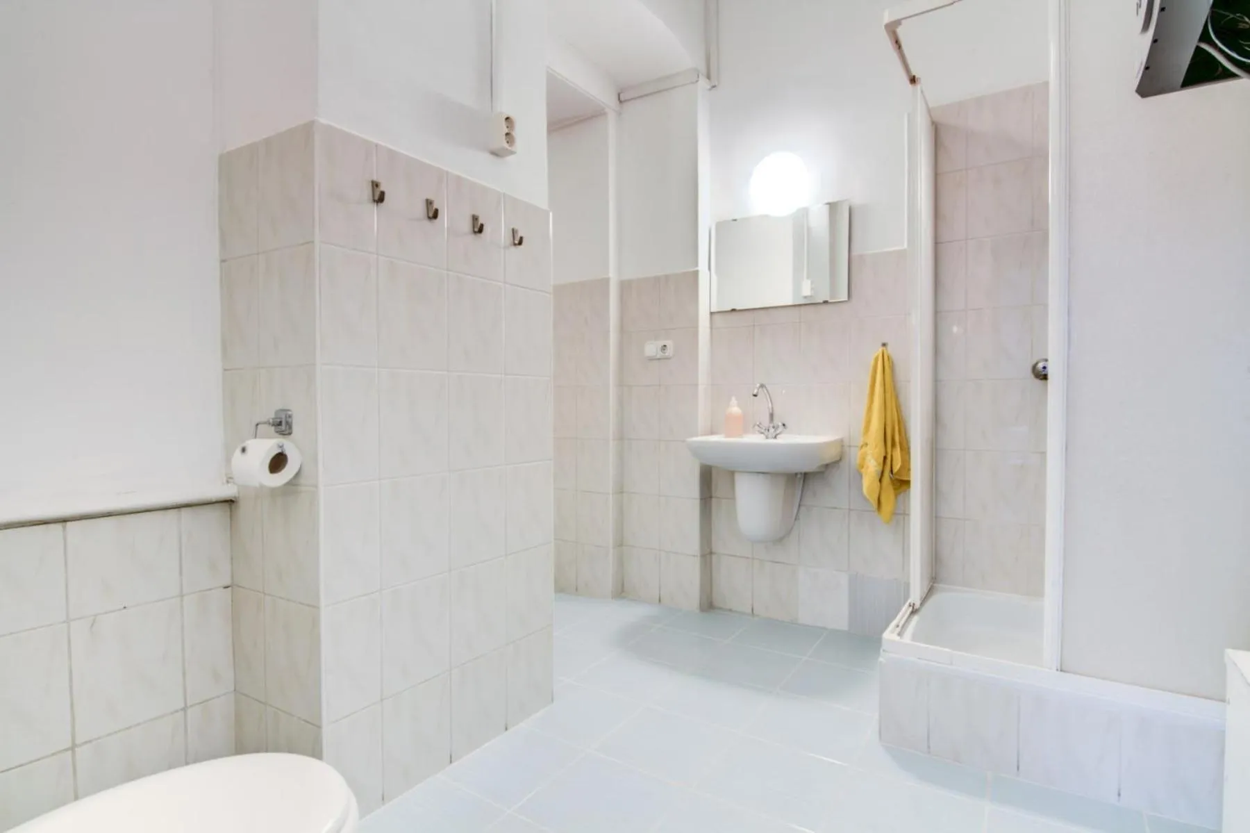 Bathroom in Pal's Mini Hostel