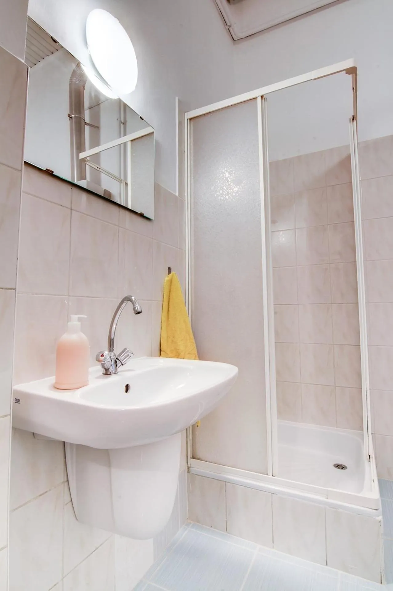 Bathroom in Pal's Mini Hostel