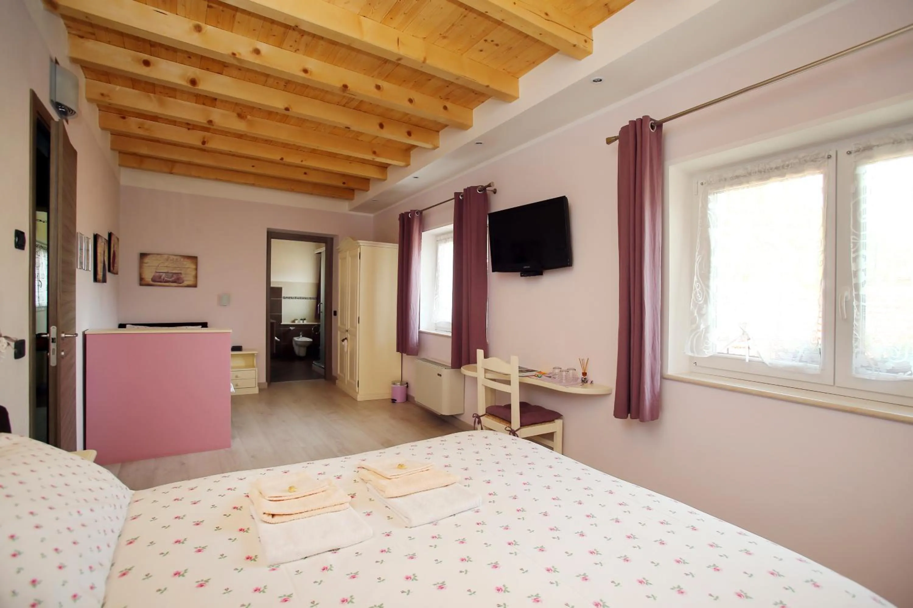 Bedroom, Bed in B&B La Vecchia Tipografia - Lago D'Idro