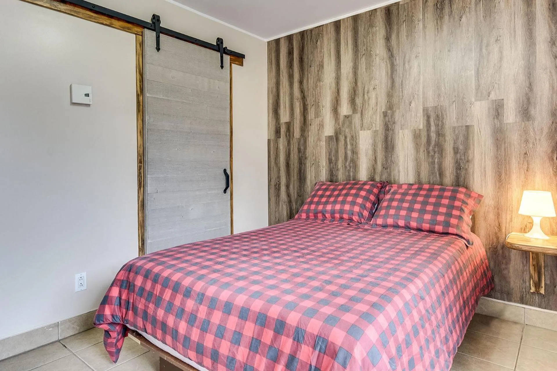 Bed in Le Saint Alex