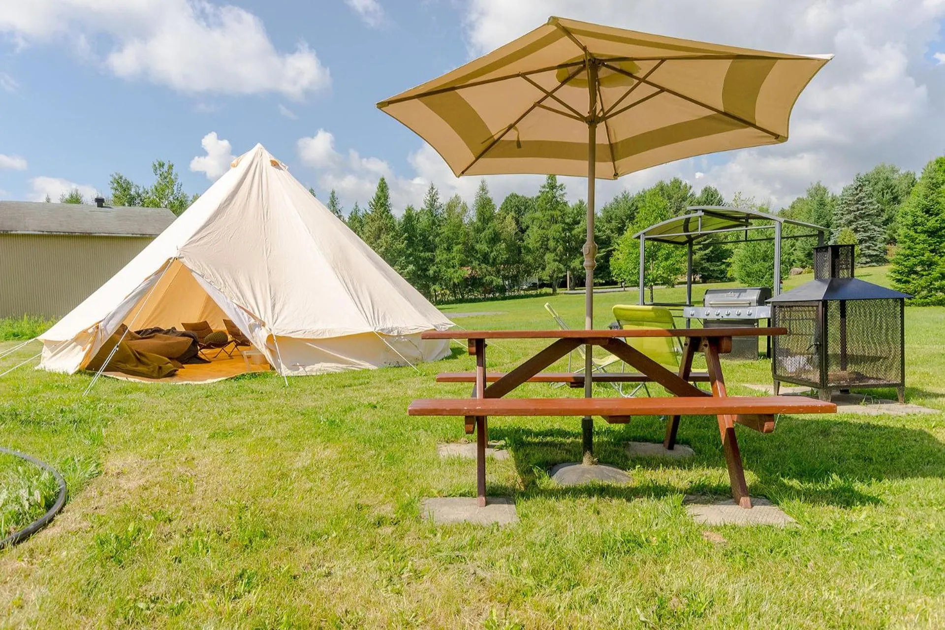 Inner courtyard view in Le Saint Alex