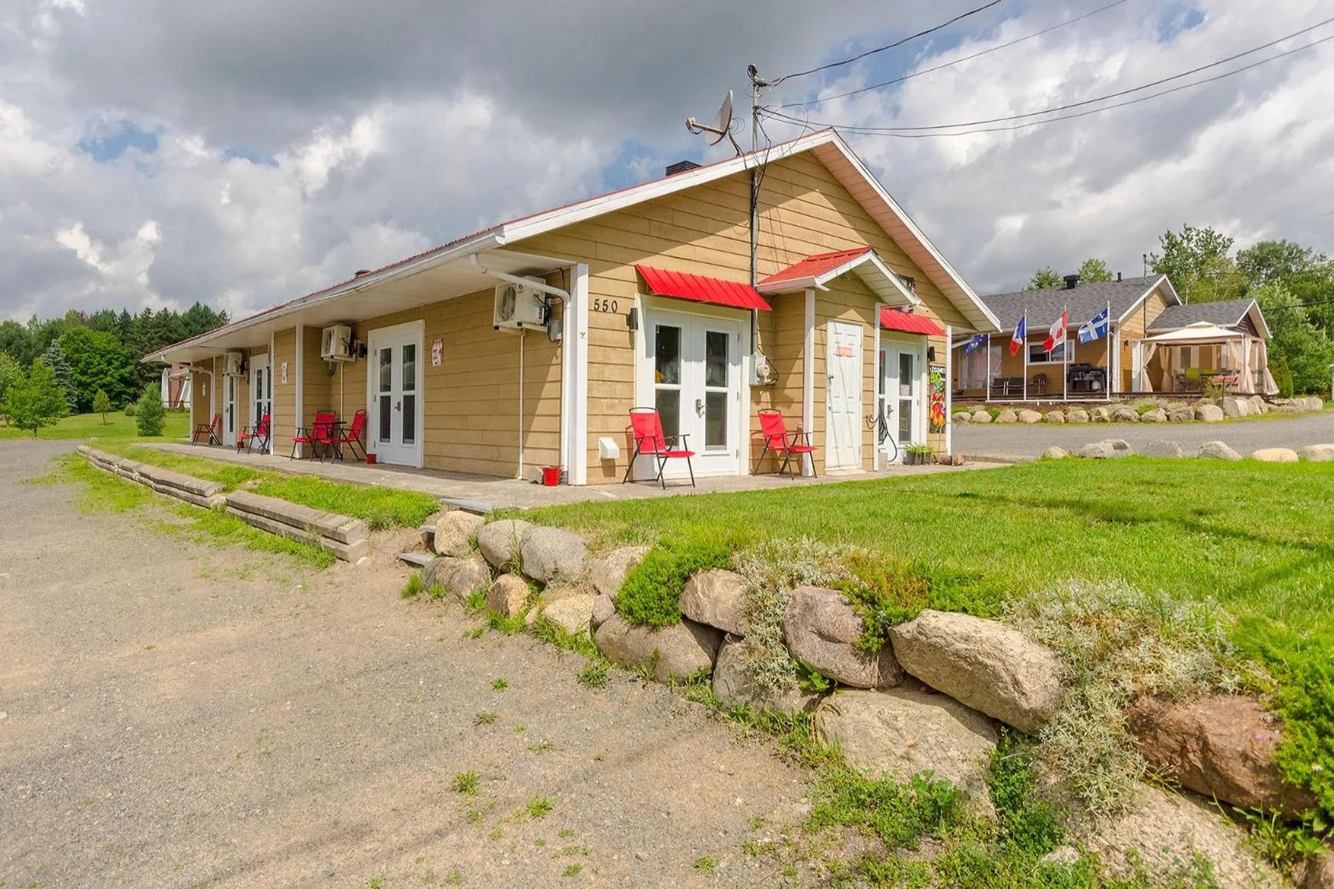 Property building in Le Saint Alex