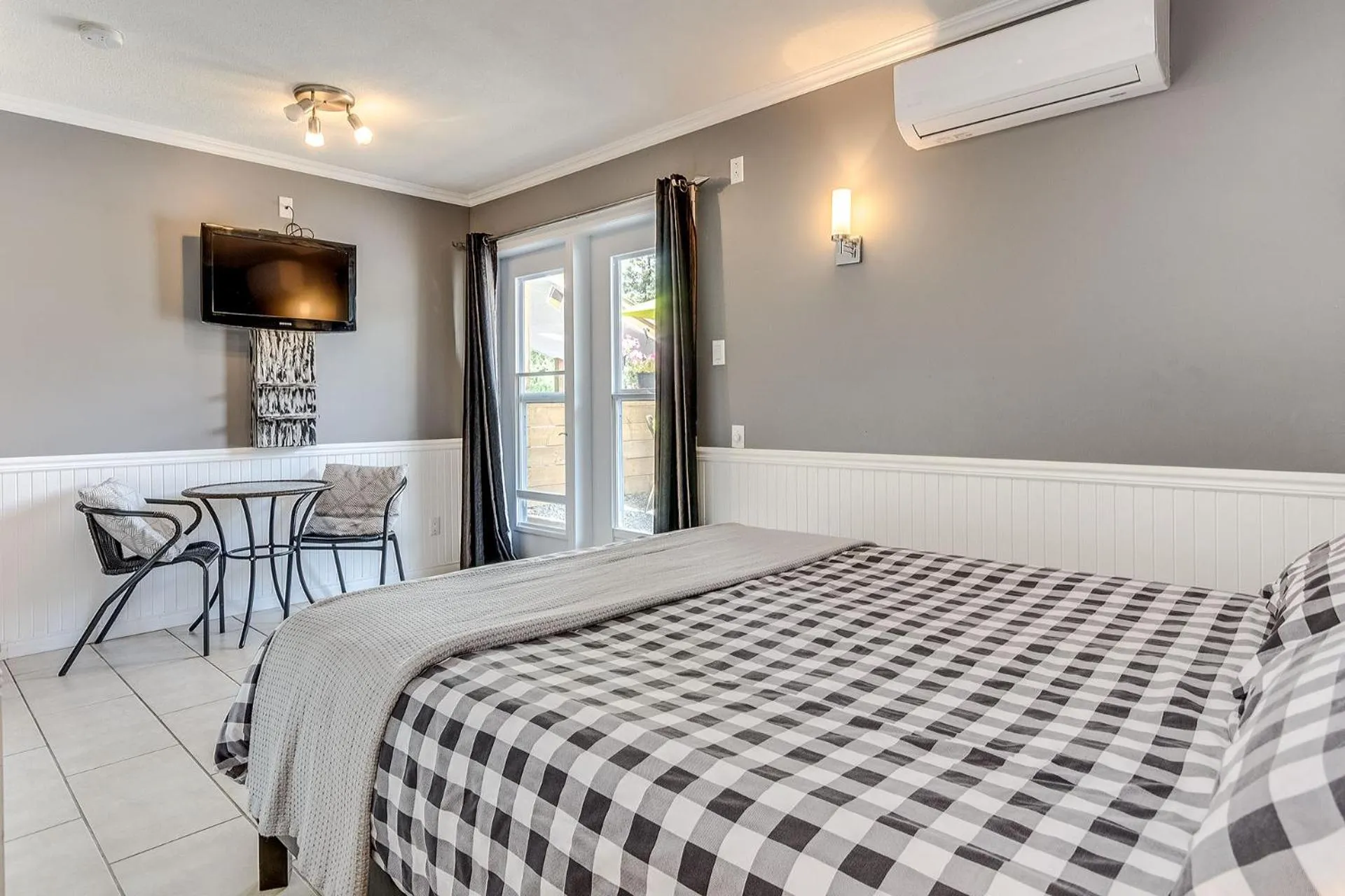 Bed in Le Saint Alex