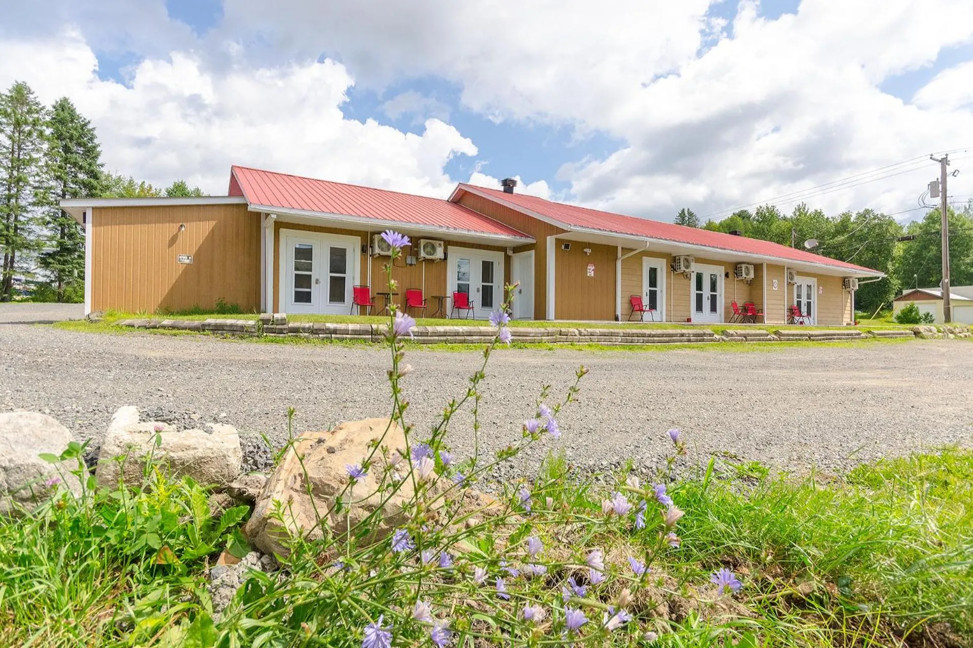 Property building in Le Saint Alex