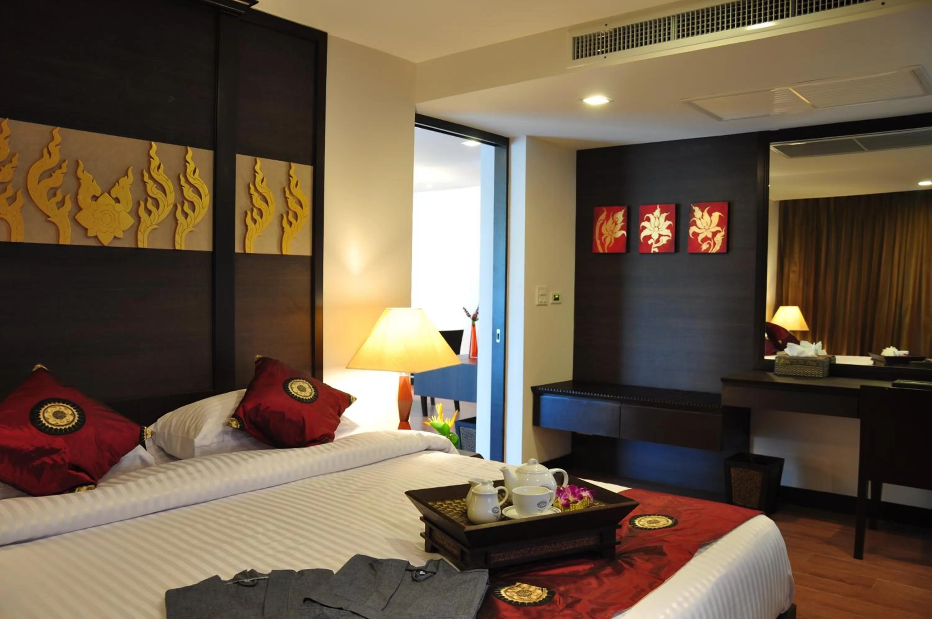 Photo of the whole room, Bed in Royal Thai Pavilion Jomtien Hotel