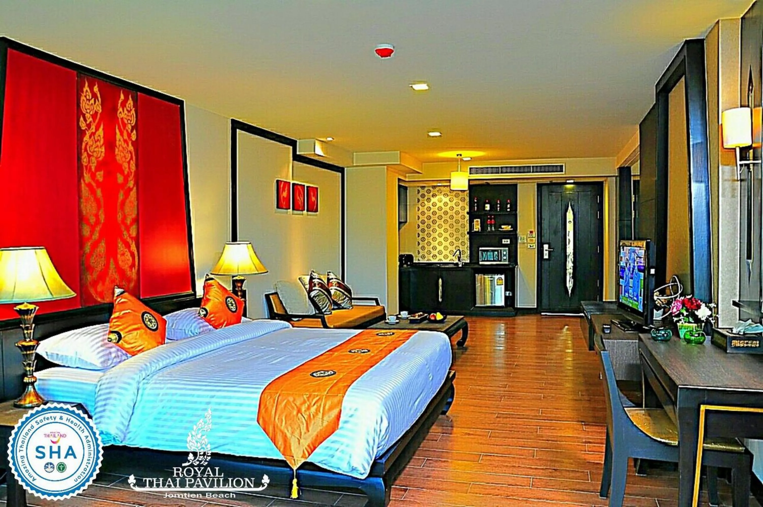 Living room, Bed in Royal Thai Pavilion Jomtien Hotel