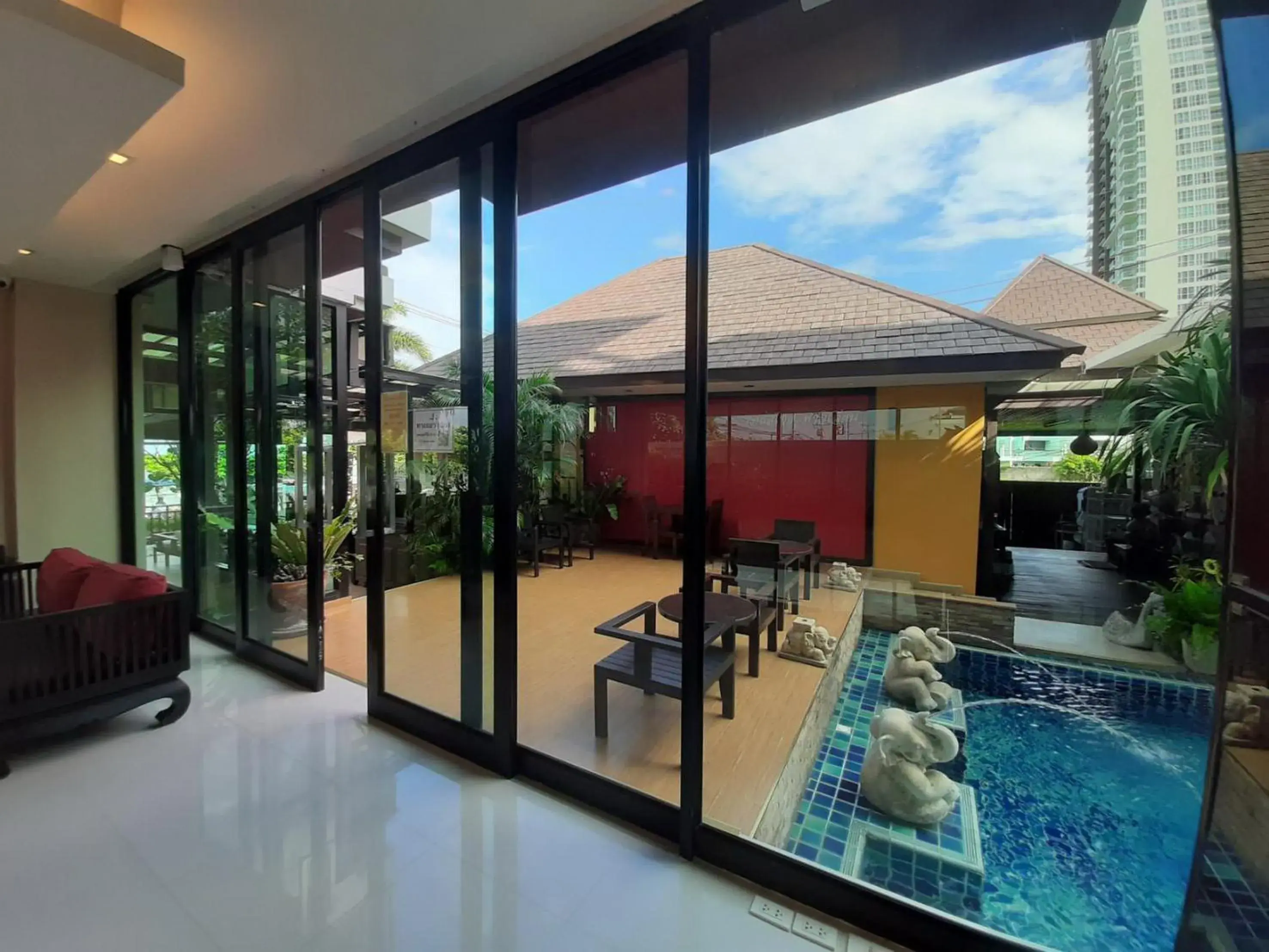 Property building in Royal Thai Pavilion Jomtien Hotel Property building in Royal Thai Pavilion Jomtien Hotel