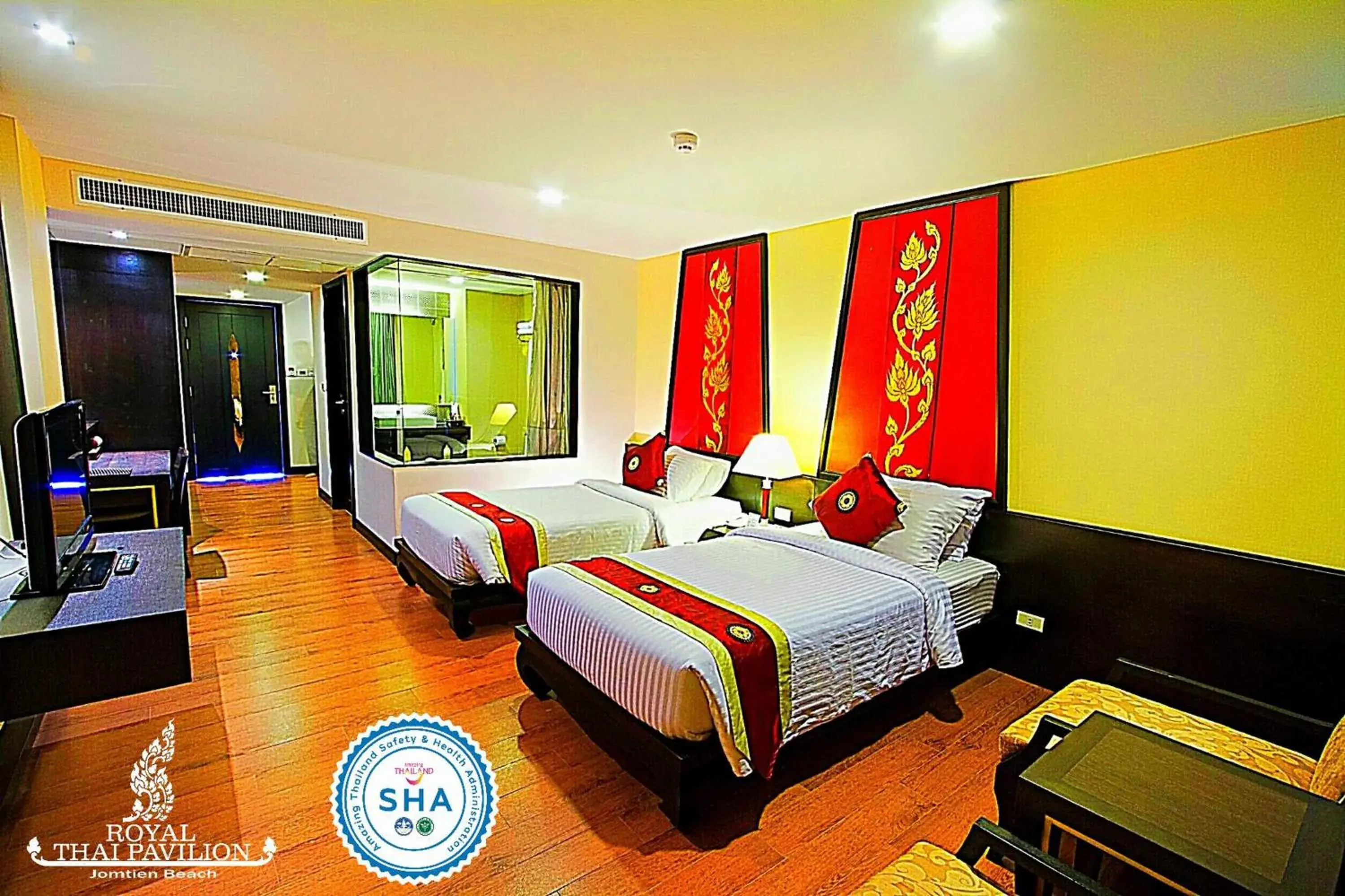 Deluxe Twin Room with Sea View in Royal Thai Pavilion Jomtien Hotel Deluxe Twin Room with Sea View in Royal Thai Pavilion Jomtien Hotel