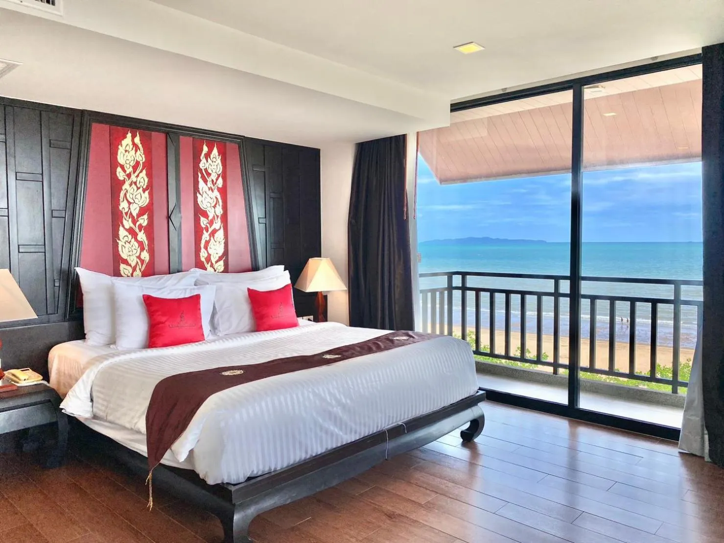 Bed in Royal Thai Pavilion Jomtien Hotel