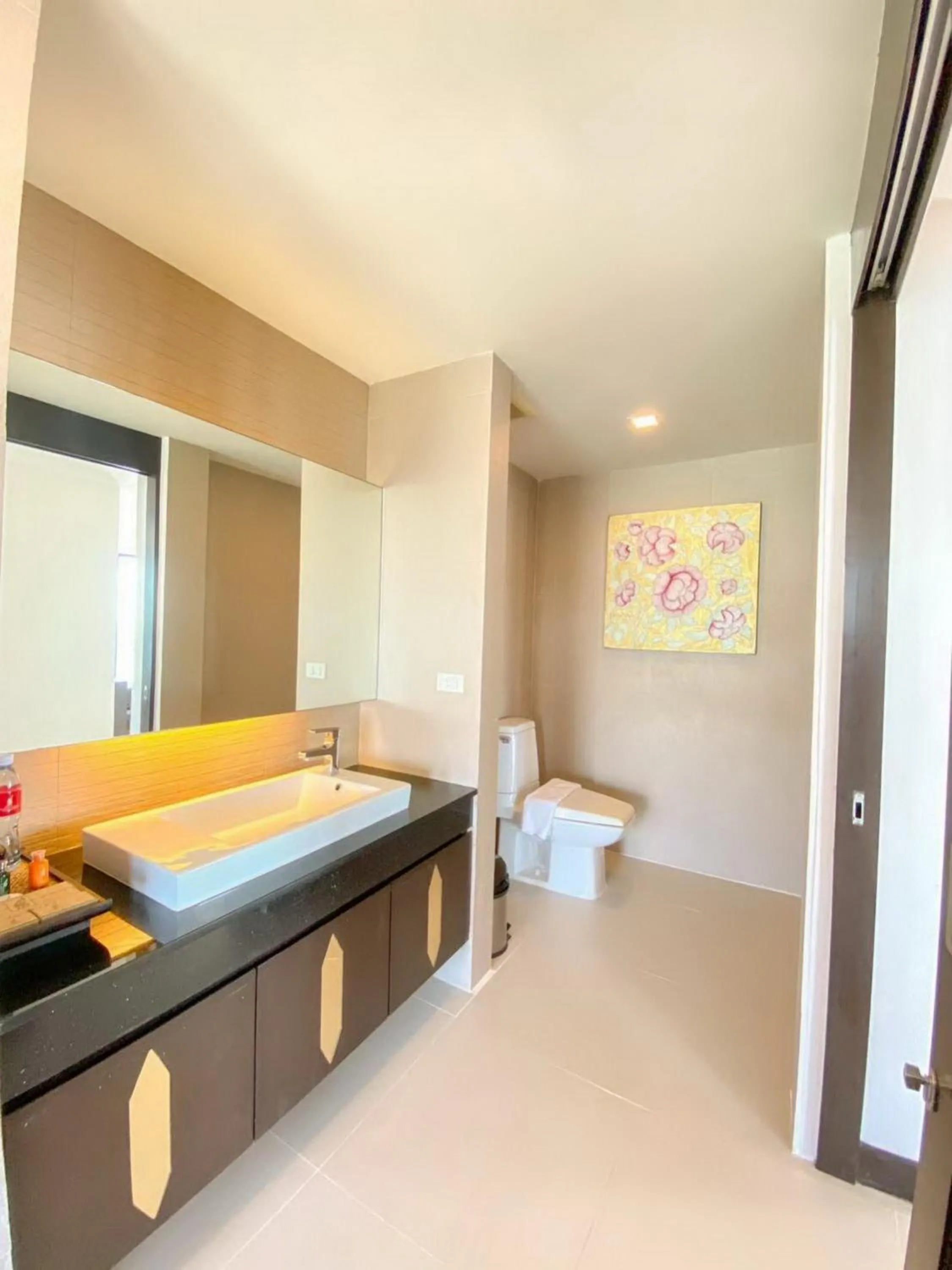 Toilet in Royal Thai Pavilion Jomtien Hotel