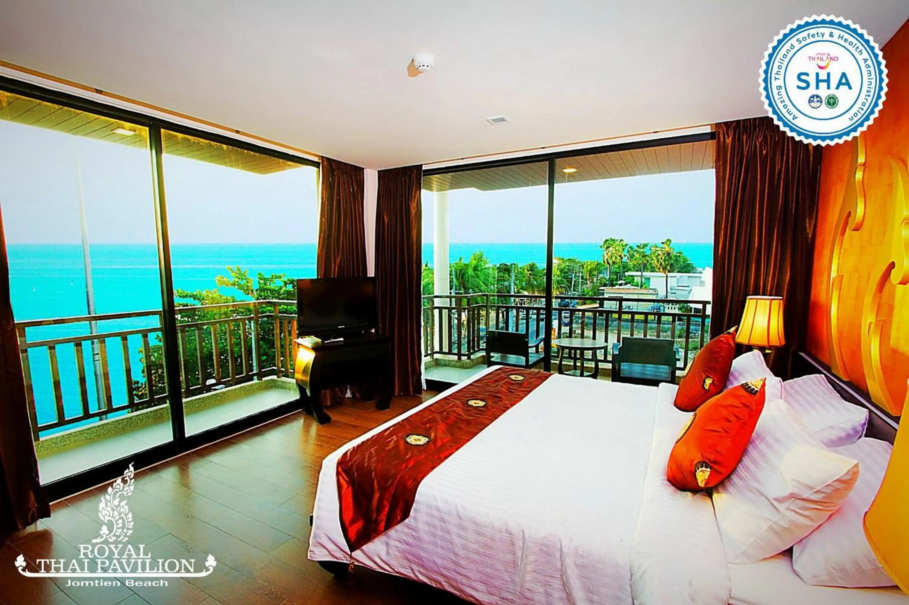 Sea view, Bed in Royal Thai Pavilion Jomtien Hotel