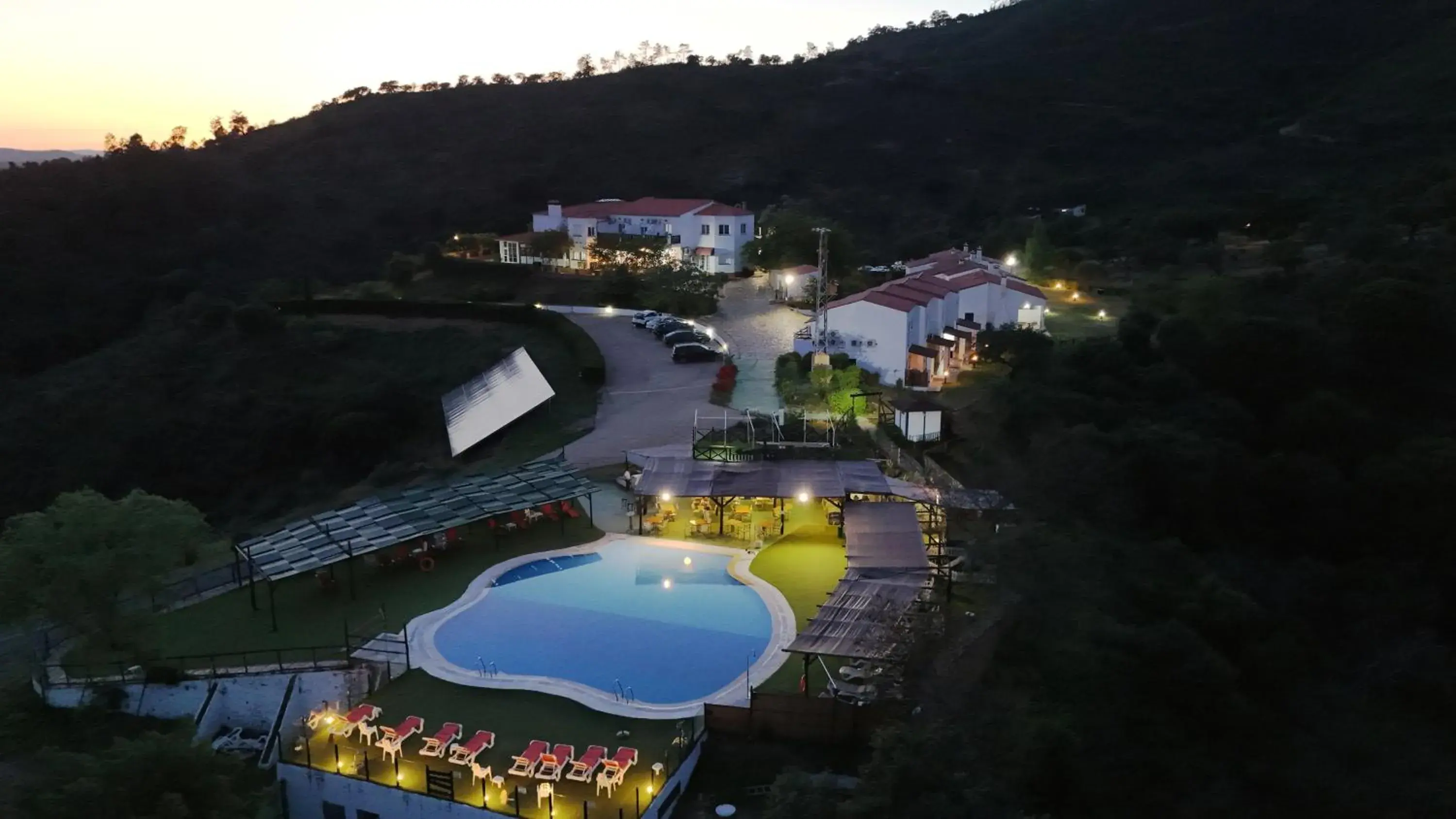 Property building in Complejo Los Veneros Property building in Complejo Los Veneros