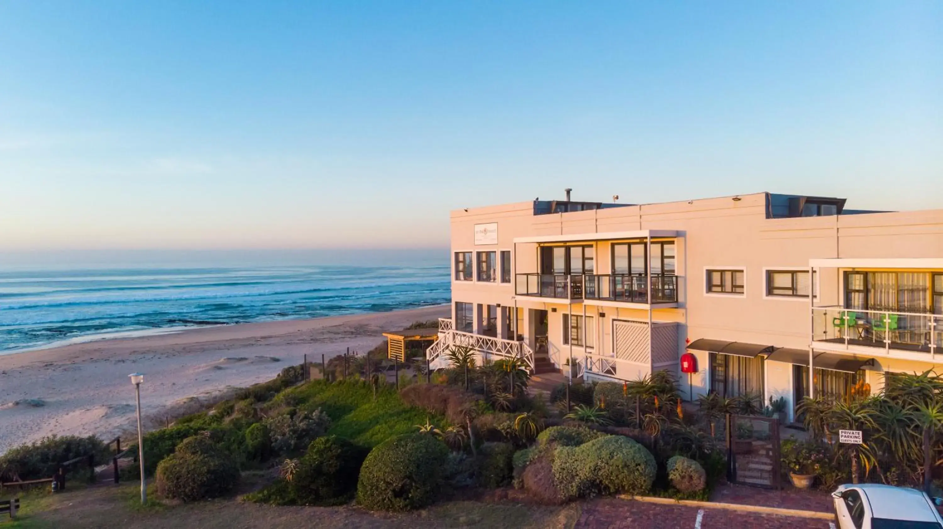 Property building in On the Beach Guesthouse Jeffreys Bay Property building in On the Beach Guesthouse Jeffreys Bay