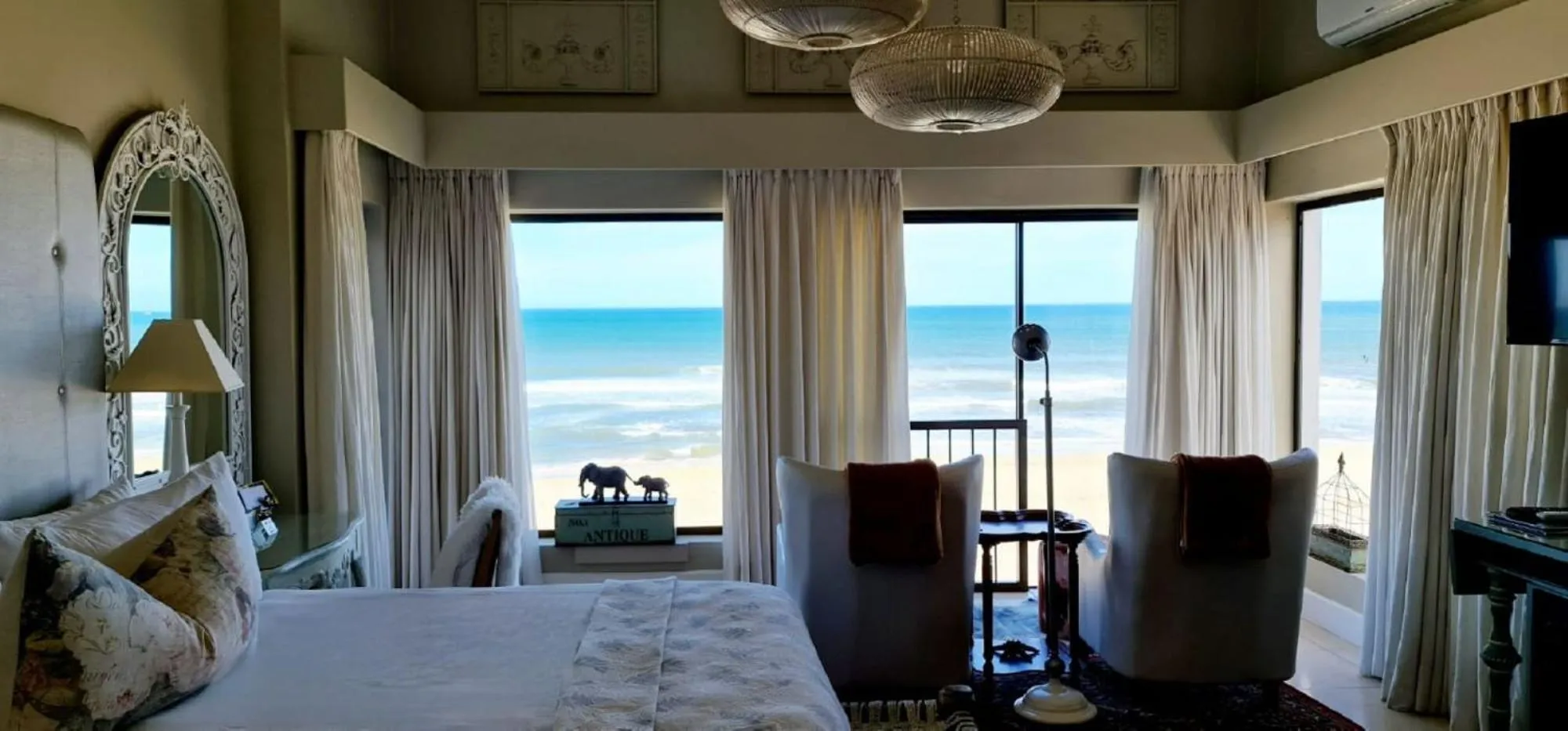 View (from property/room), Bed in On the Beach Guesthouse Jeffreys Bay