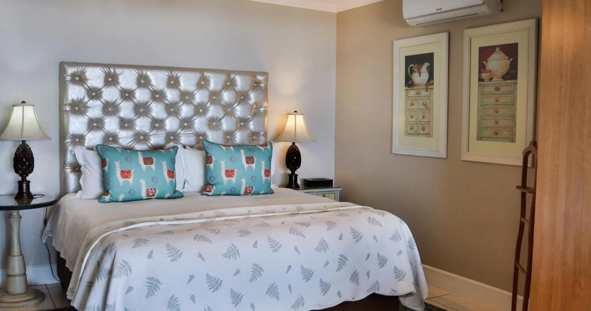 Shower, Bed in On the Beach Guesthouse Jeffreys Bay