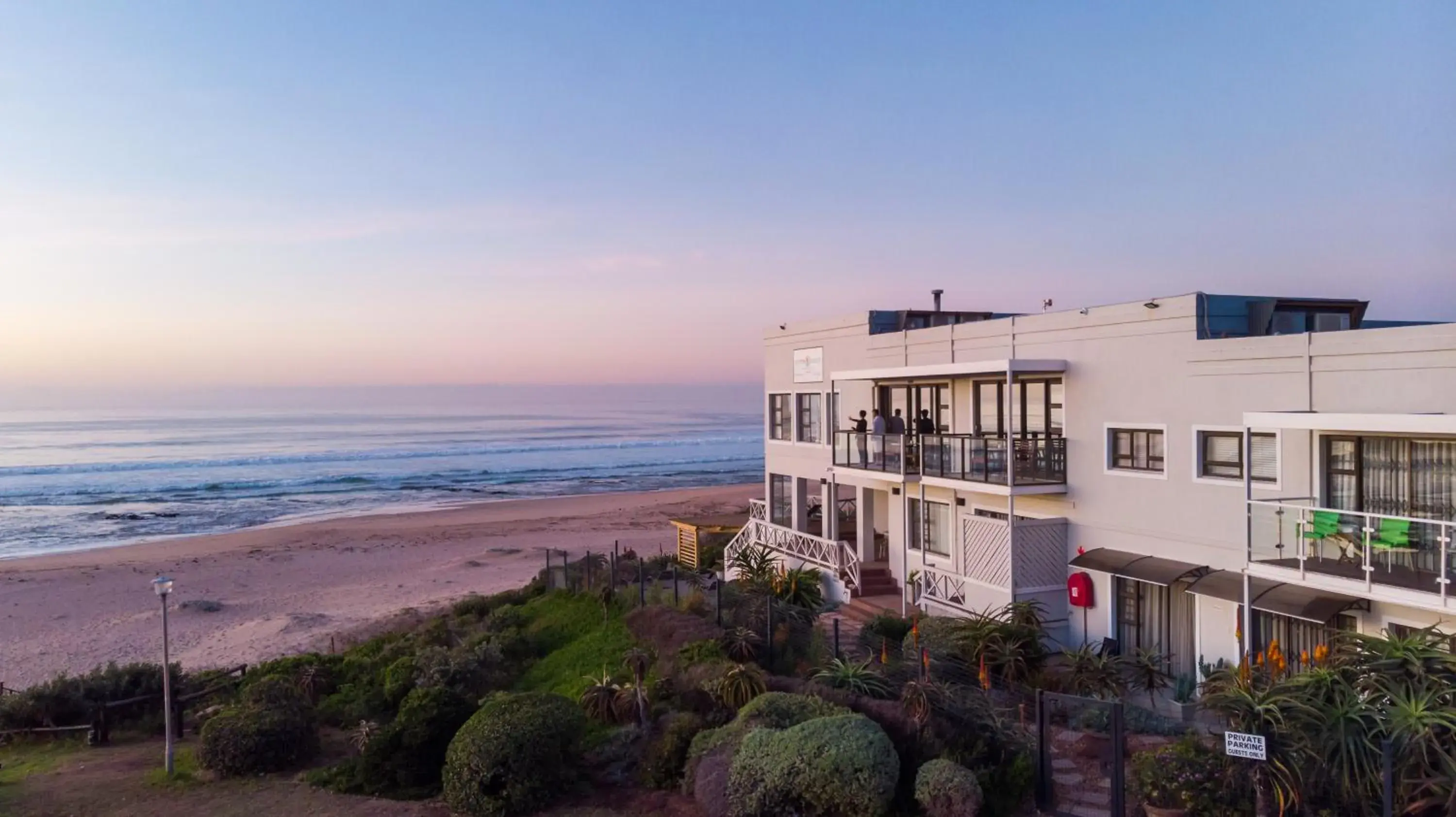 Property building in On the Beach Guesthouse Jeffreys Bay Property building in On the Beach Guesthouse Jeffreys Bay