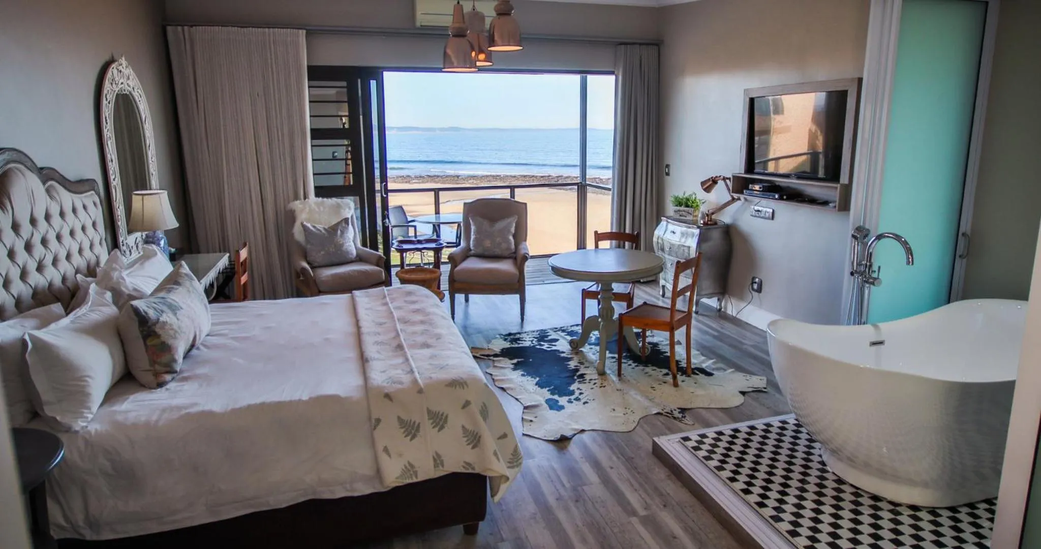 Shower, Bed in On the Beach Guesthouse Jeffreys Bay