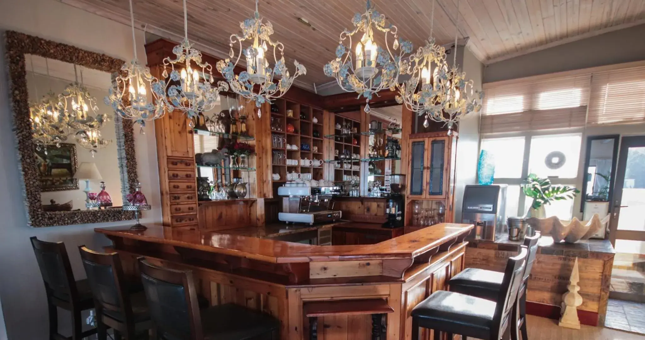Lounge or bar in On the Beach Guesthouse Jeffreys Bay Lounge or bar in On the Beach Guesthouse Jeffreys Bay