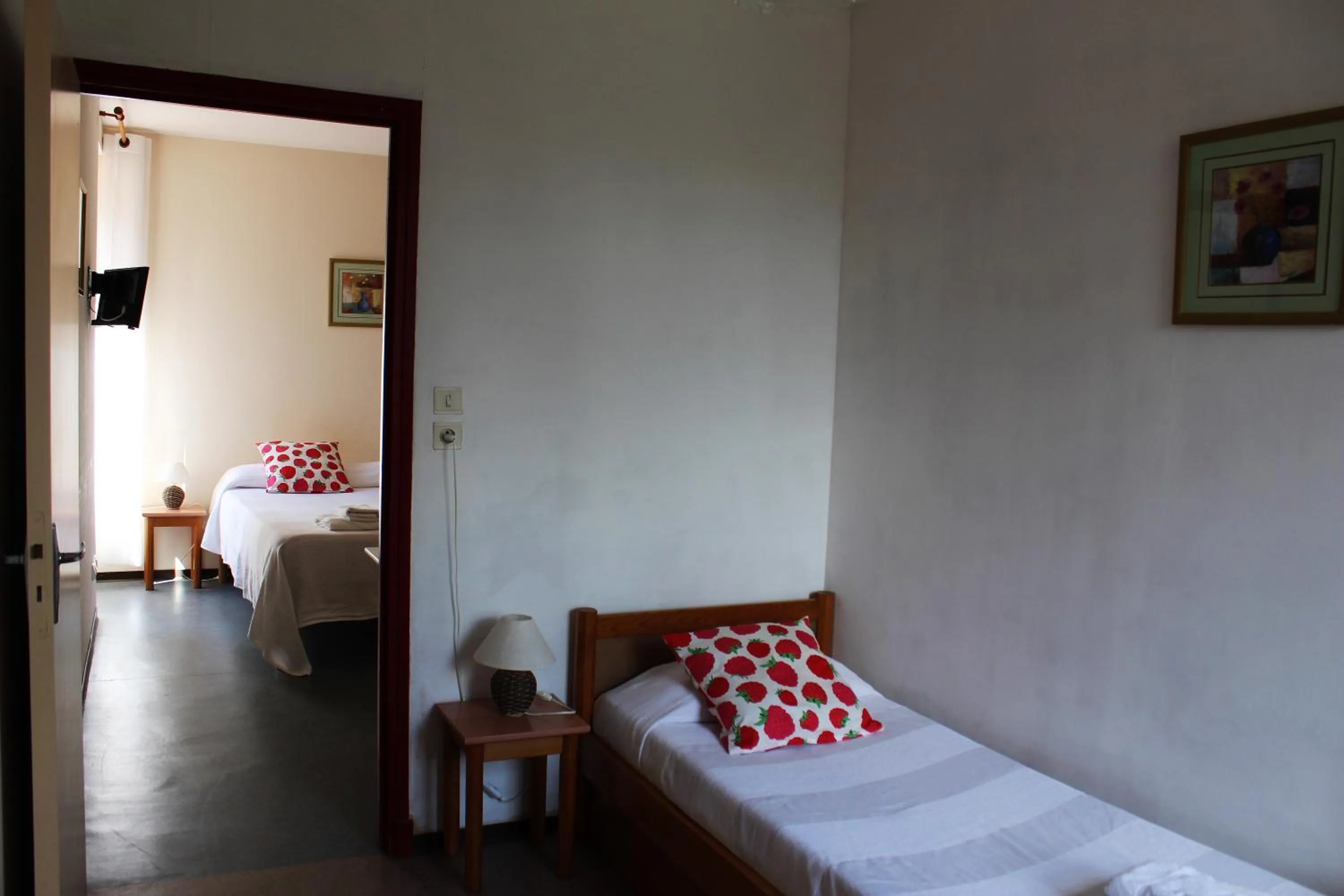 Photo of the whole room, Bed in Domaine du Rougier