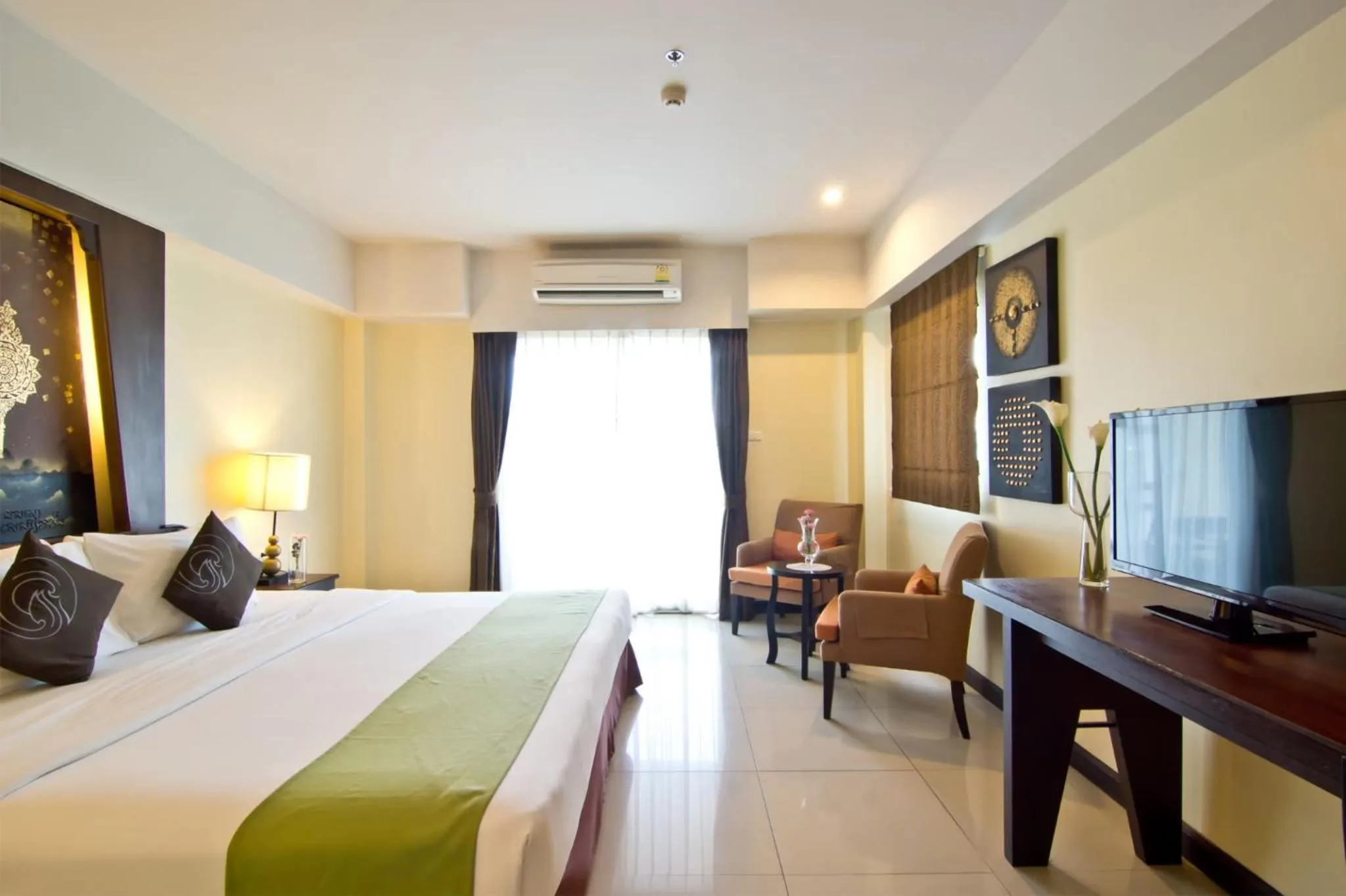 Bedroom, Bed in Golden Sea Pattaya - SHA Extra Plus