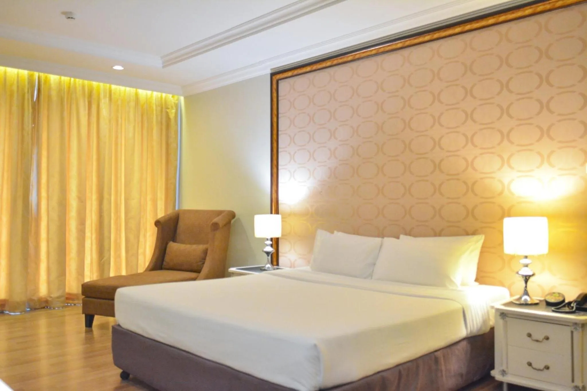 Photo of the whole room, Bed in LK Legend