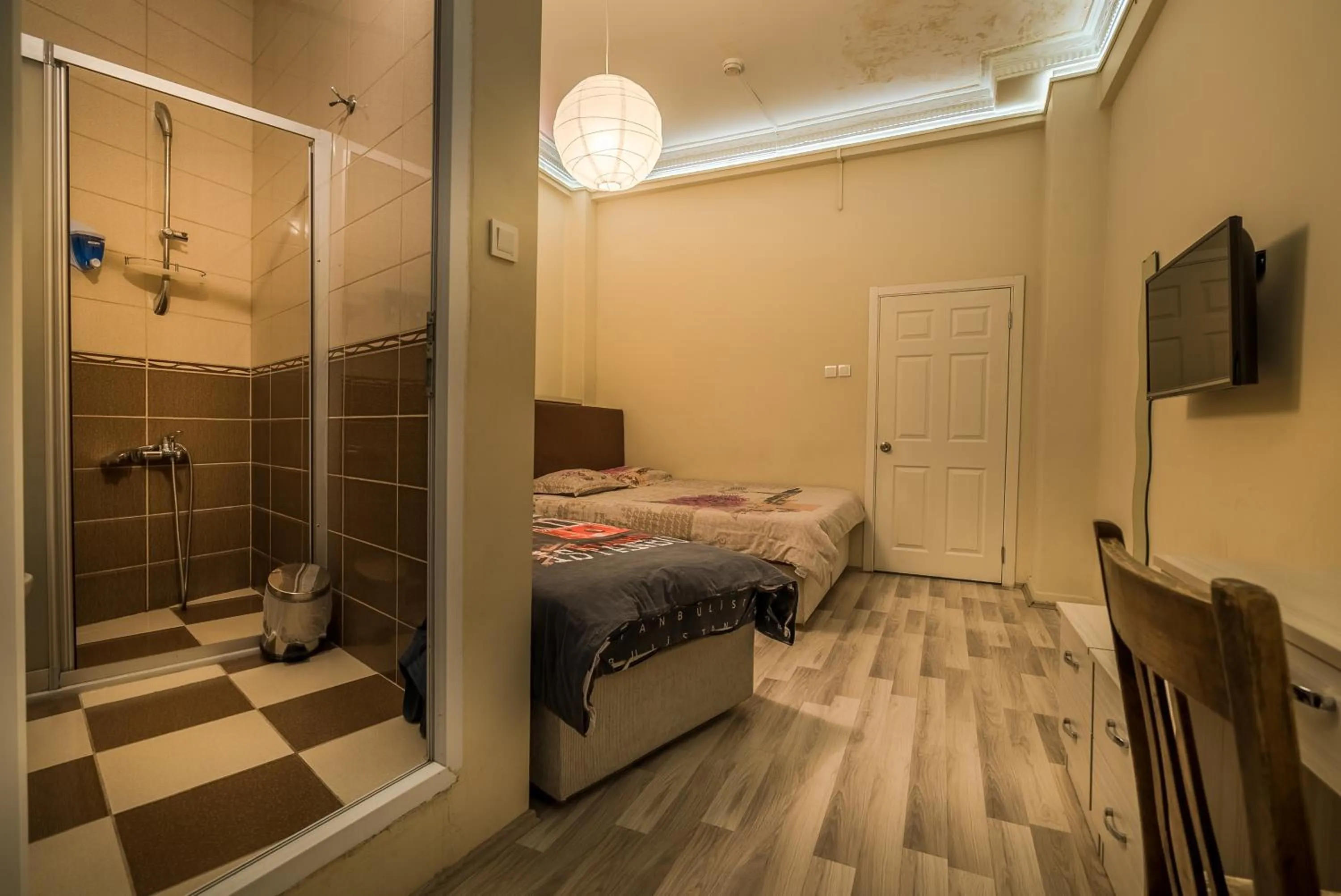 Shower, Bed in Erenler HoTeL & HosTeL