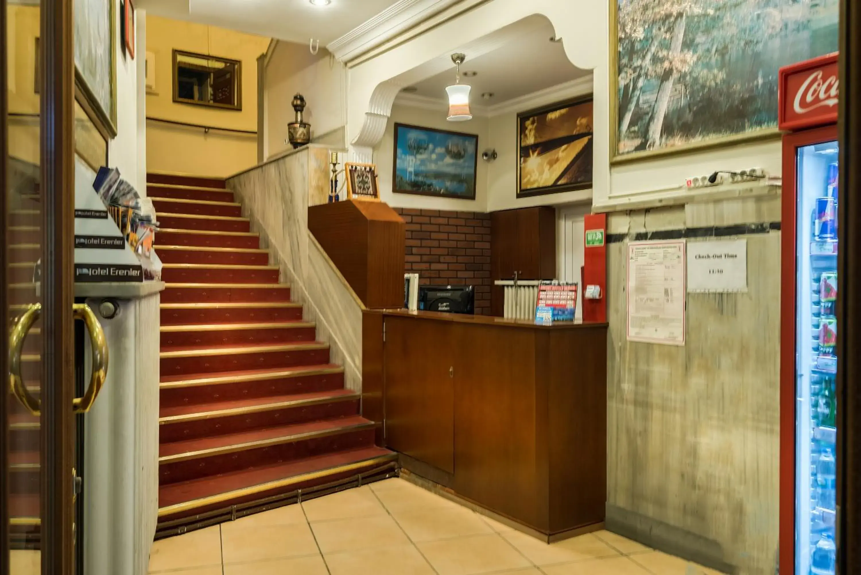 Lobby or reception in Erenler HoTeL & HosTeL Lobby or reception in Erenler HoTeL & HosTeL